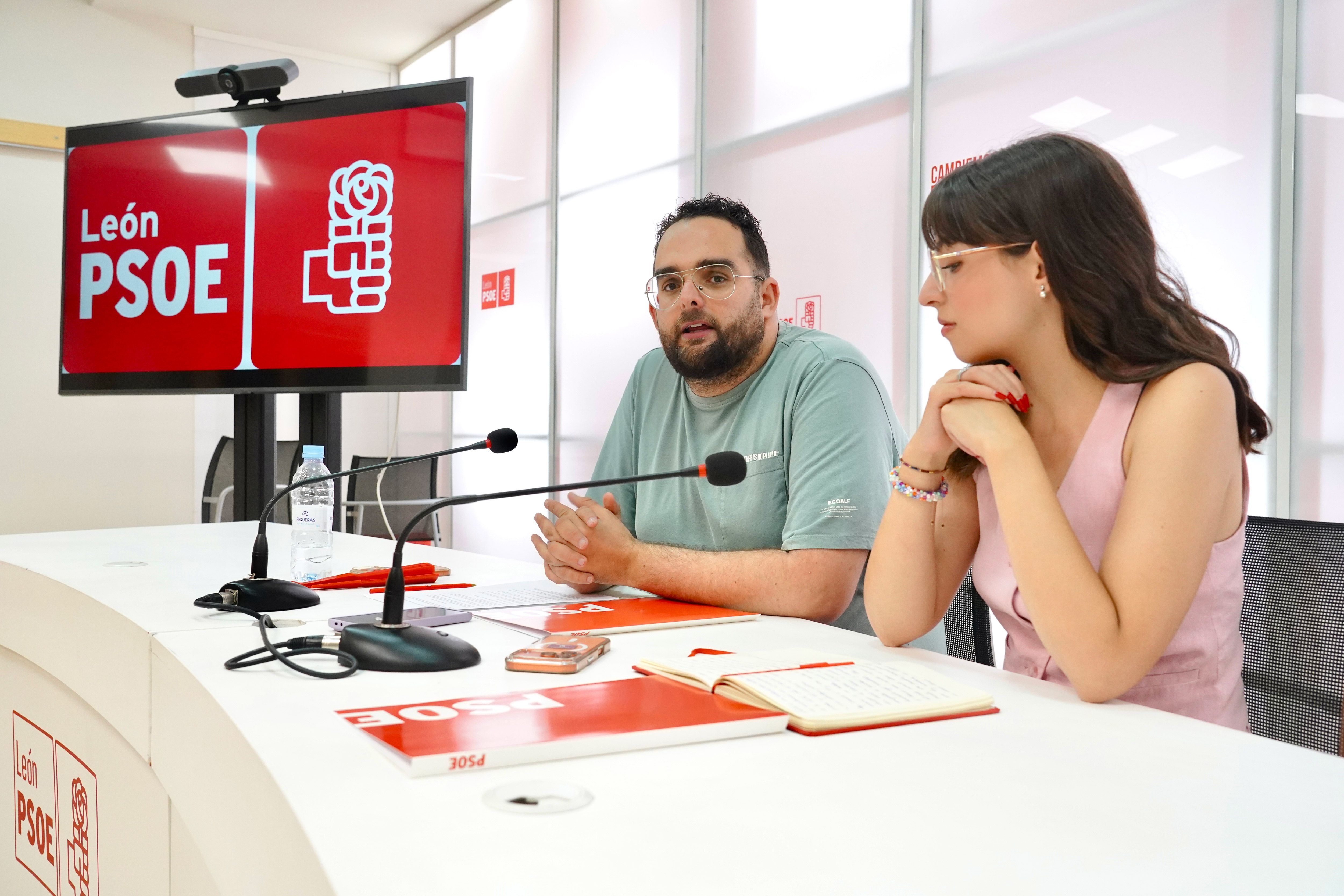 Rueda de prensa del PSOE de León sobre políticas LGTBI. | CAMPILLO (ICAL) Rueda de prensa del PSOE de León sobre políticas LGTBI. | CAMPILLO (ICAL)
