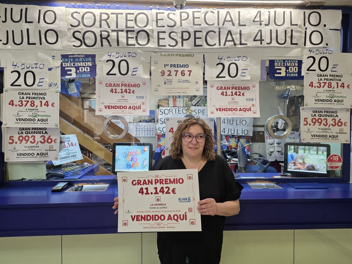 Uno de los cuatro boletos premiados en España fue validado en Astorga en la Administración de lotería nº1. | L.N.C.