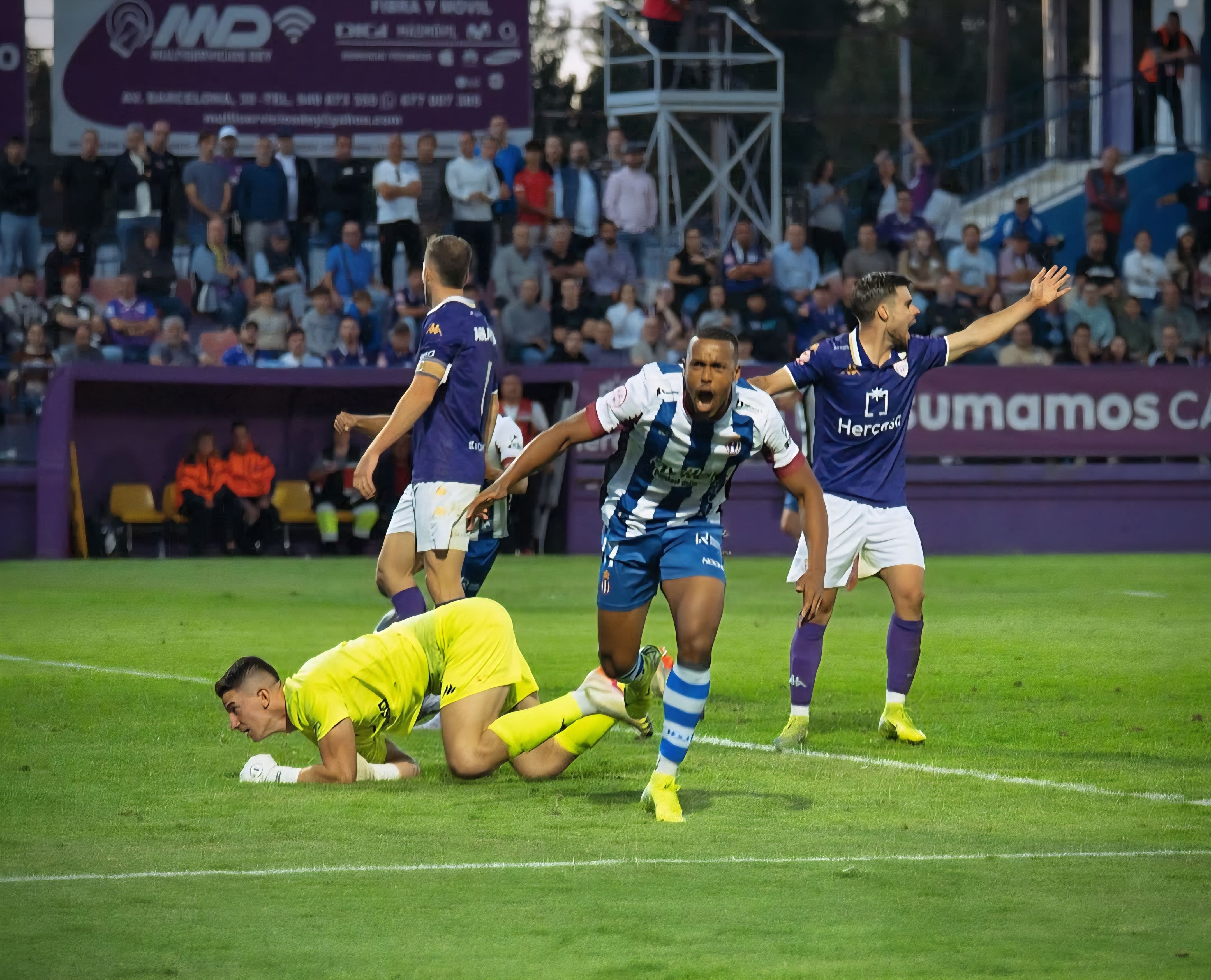 Quicala Bari se convertirá en el tercer fichaje de la Ponferradina para la próxima temporada. REAL AVILÉS