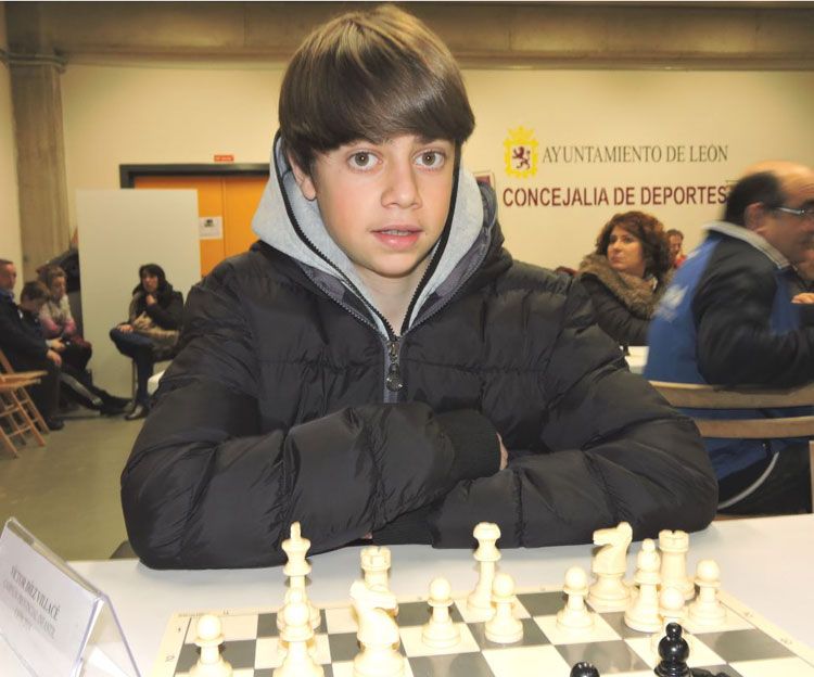 Víctor Díez, campeón con 5 puntos y medio en 6 partidas en cadetes.