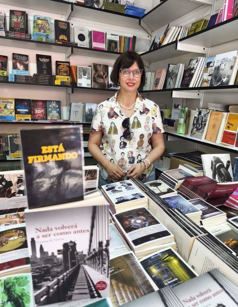 Carmen, a autora, en una firma de libros en Madrid.
