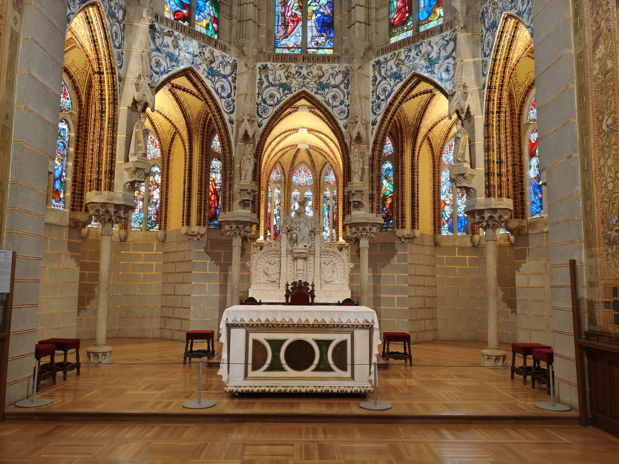 Capilla del Palacio de Gaudí de Astorga preparado para la misa de este jueves. | L.N.C.