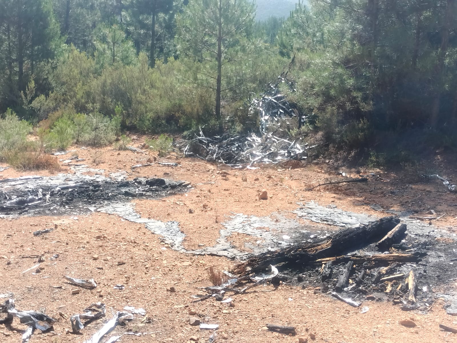 El cable quemado es visible en el monte de La Mata de Curueño