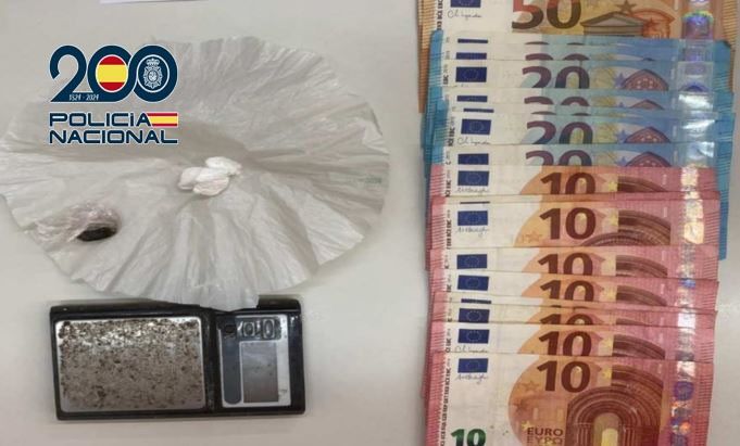 Dinero incautado de la venta de la droga.