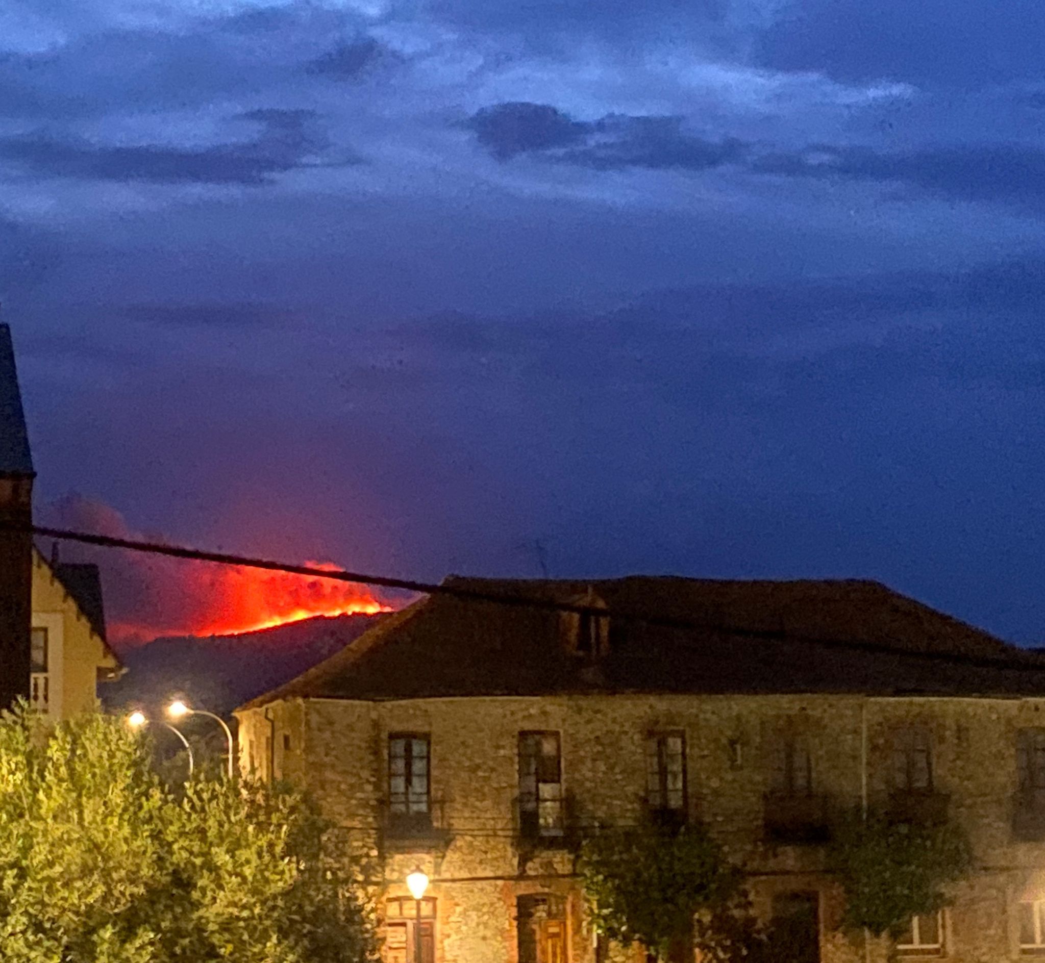 Incendio de Congosto visto desde Bembibre. 