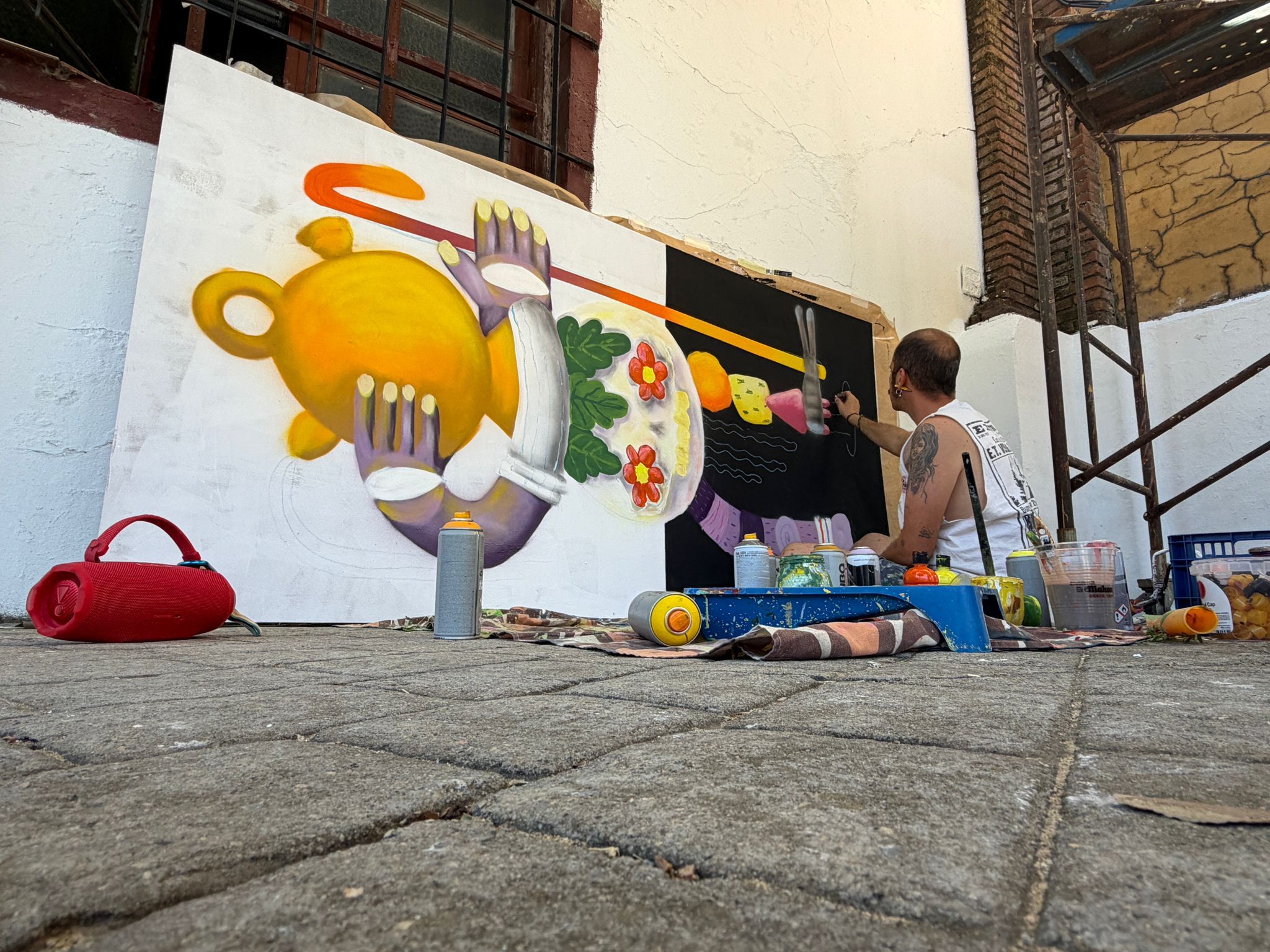 Jornada de arte mural en directo en la Plaza de Toros de León. | SAÚL ARÉN