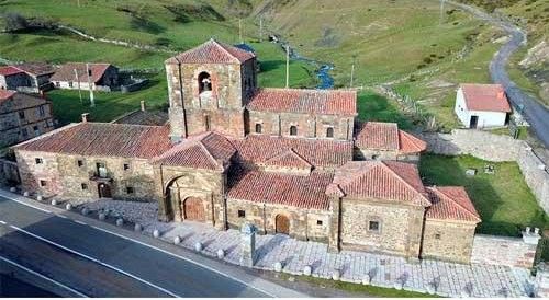 En agosto se realizará una visita a la colegiata de Santa María de Arbas. | MUSEOVILLAMANÍN