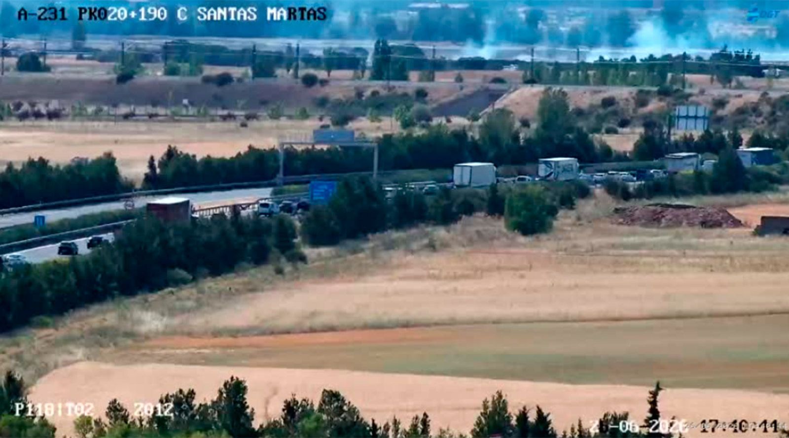 Imagen de la retención formada por el incendio en la autovía León - Burgos. | DGT