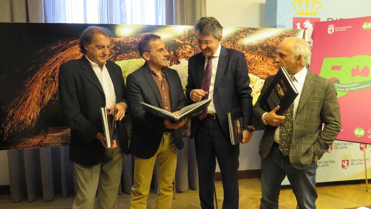 Javier Tomé (izquierda), Secundino Pérez, Juan Martínez Majo y Miguel Ángel del Egido en la presentación del libro. | L.N.C.