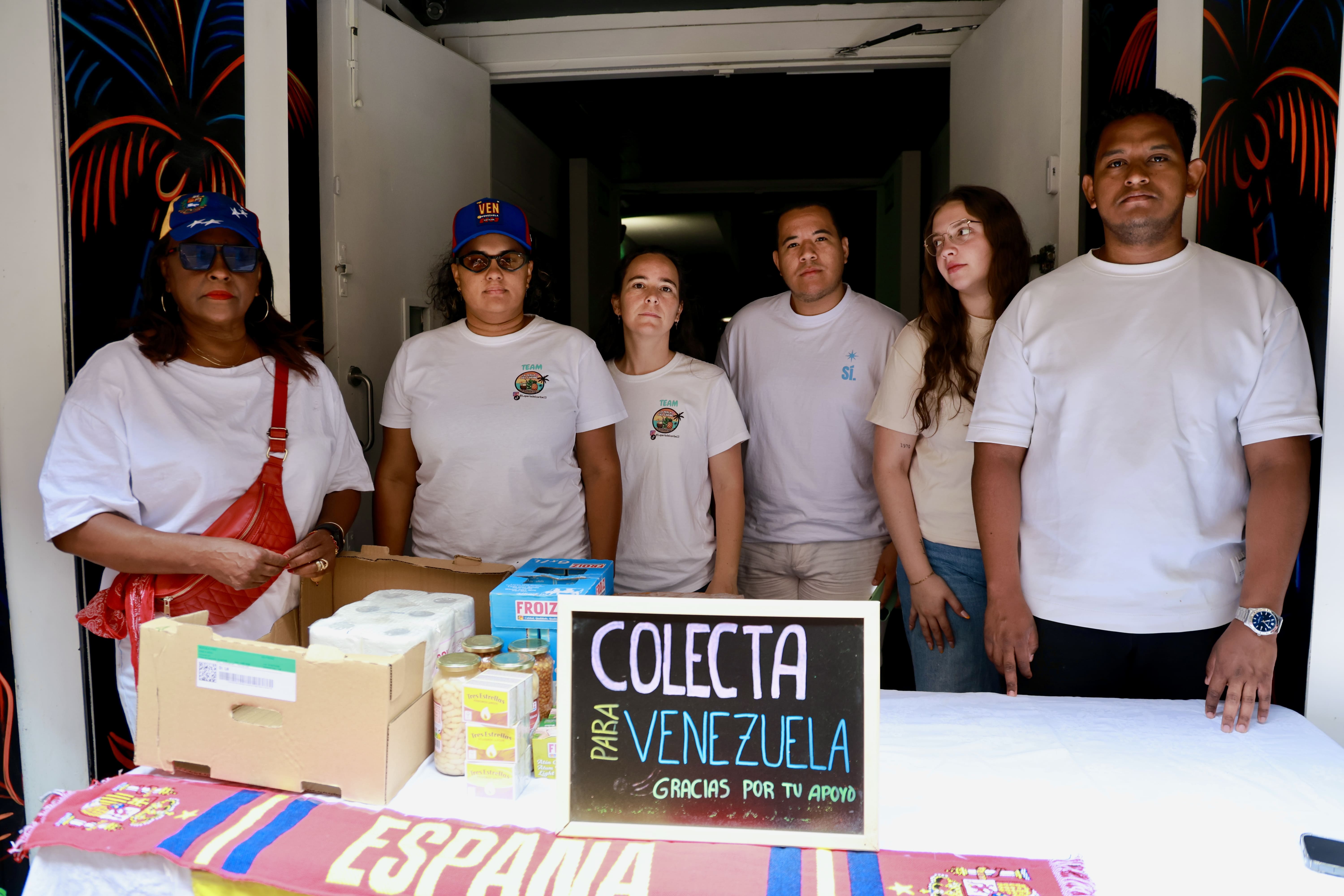 El local venezolano La Perla del Caribe, uno de los puntos de recogida de productos que serán enviados a Venezuela. | C.CAMPILLO (Ical)