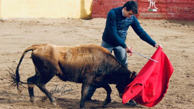 Diego González, tentando sobre la mano izquierda. | L.N.C.