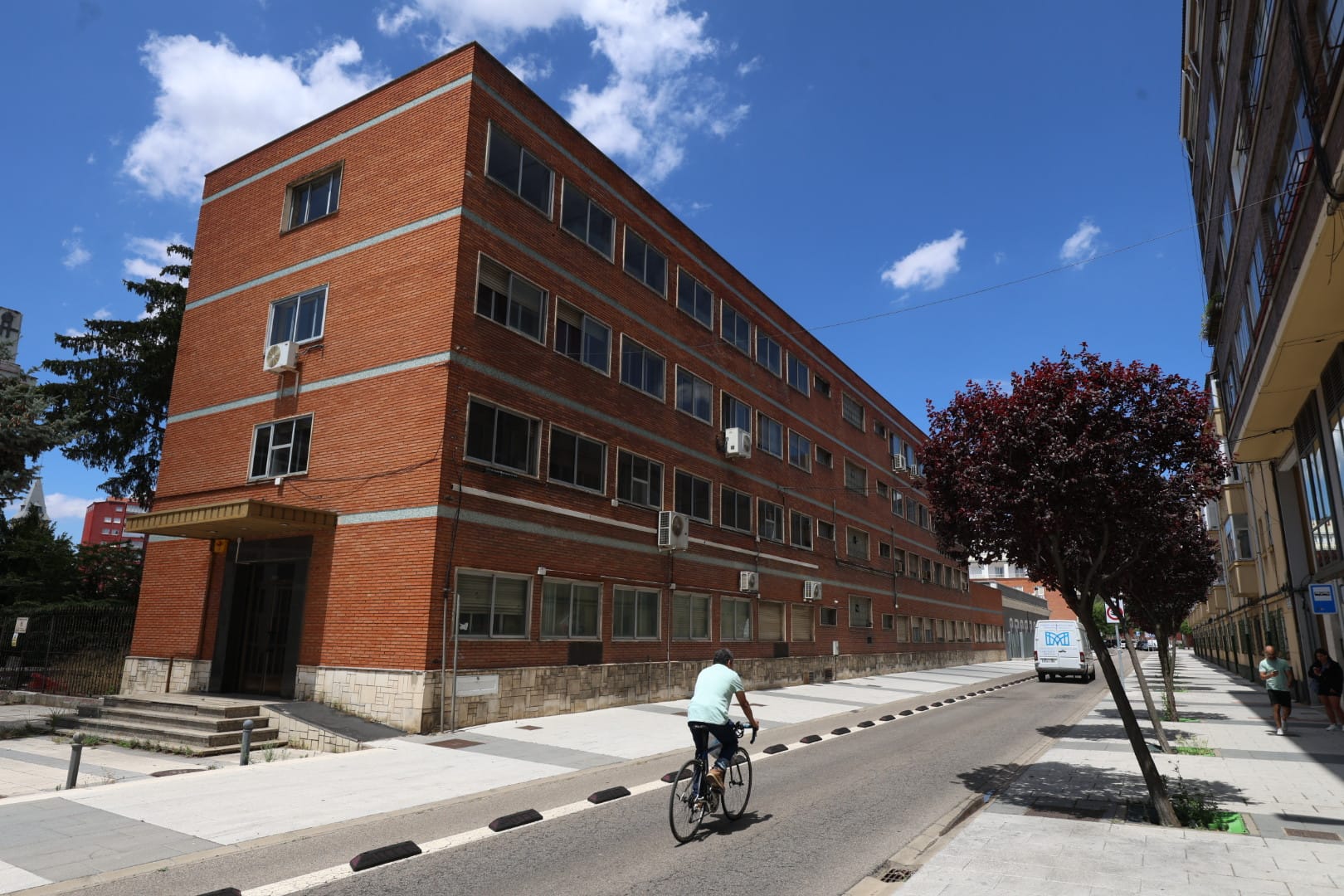El edificio que se construyó en los años setenta como dormitorio de maquinistas será demolido debido a su mal estado.