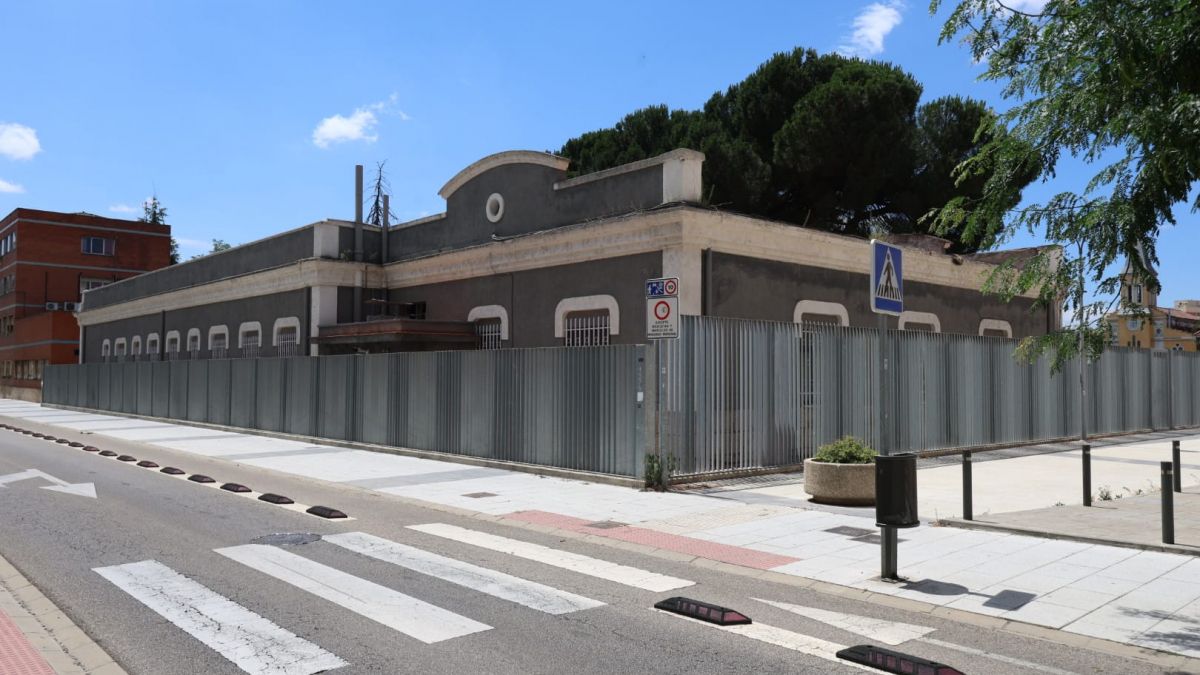 El edificio de mantenimiento de infraestructuras se rehabilitará y ampliará para acoger el centro de formación de Adif.