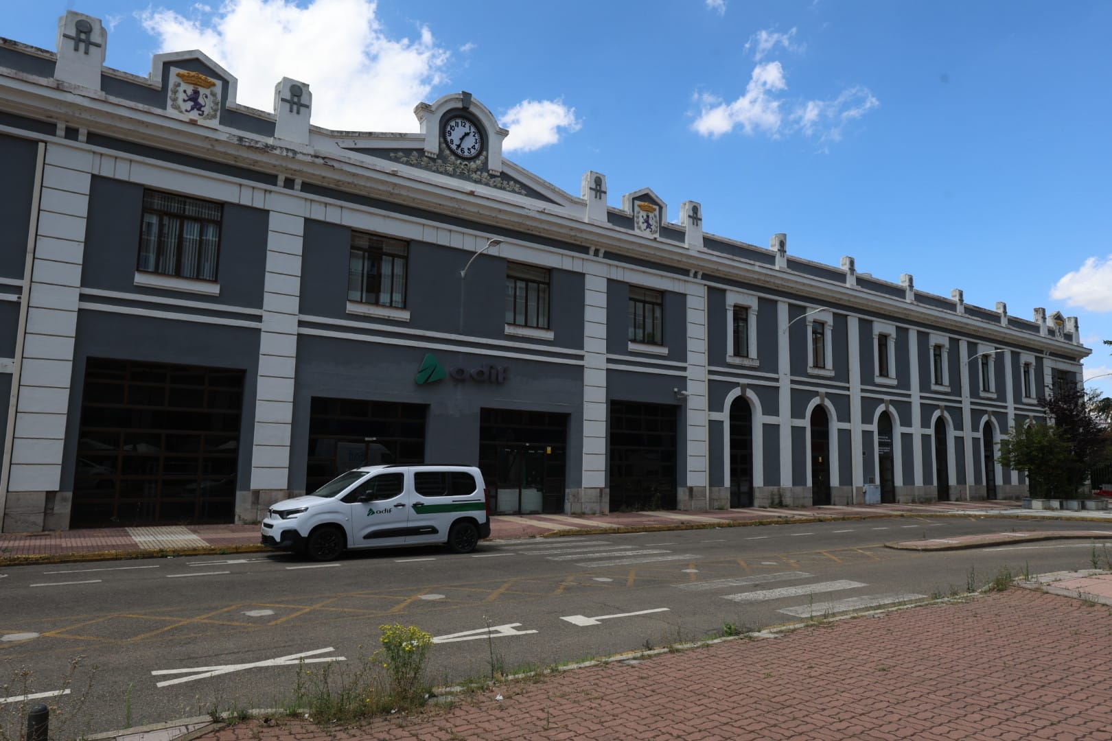 Imagen de la antigua estación de trenes de la ciudad de León. | FERNANDO OTERO