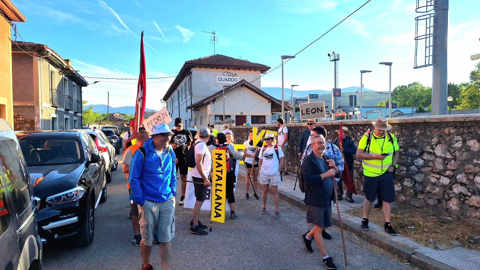 Participantes en la primera etapa de la marcha por el futuro deFeve. | LNC Participantes en la primera etapa de la marcha por el futuro deFeve. | LNC