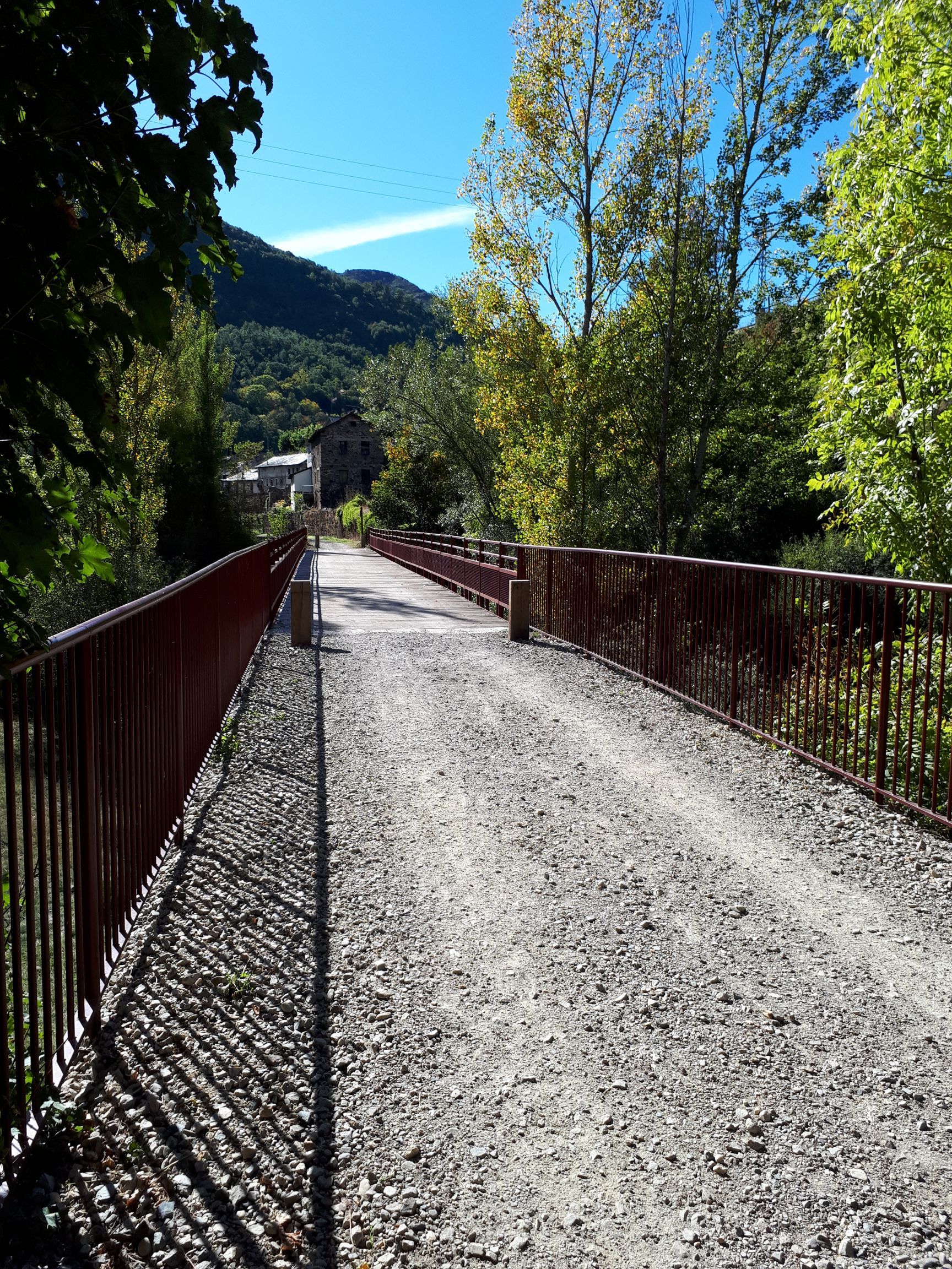 El programa empieza recorriendo el Camino Natural. | TURISMO VALLE DE LACIANA