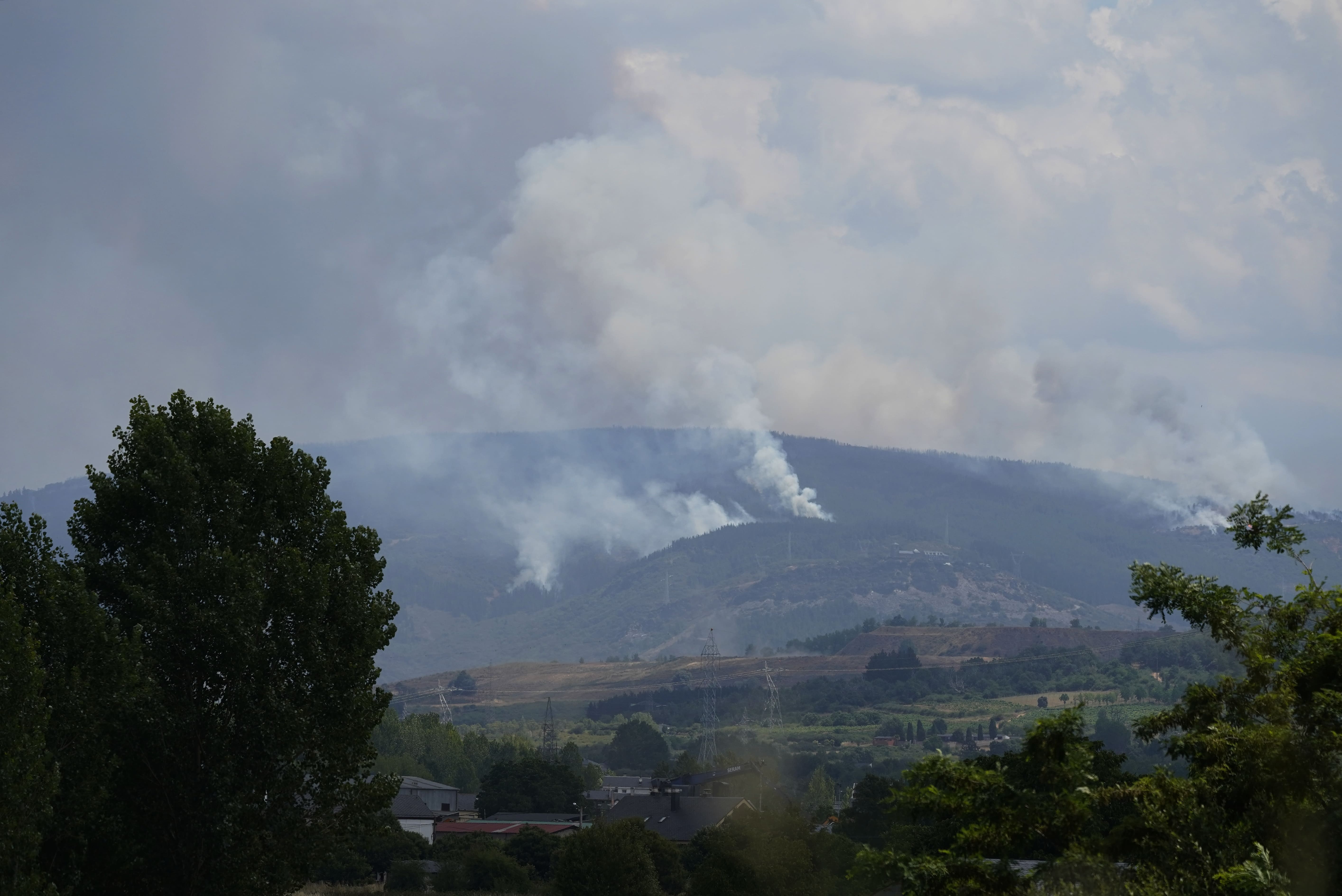 Incendio en el municipio de Congosto. | CÉSAR SÁNCHEZ (ICAL)