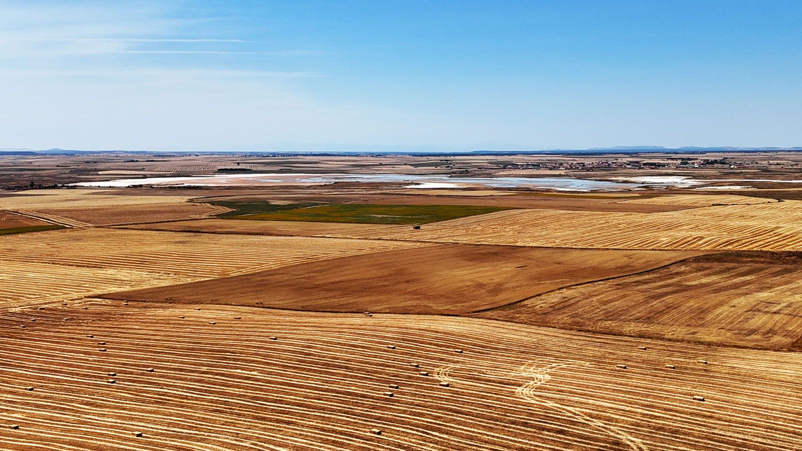 Las salinas de Villafáfila conservan la memoria de una actividad salinera milenaria, documentada desde hace más de 4.000 años, en Zamora. | JAVIER FERNÁNDEZ LOZANO