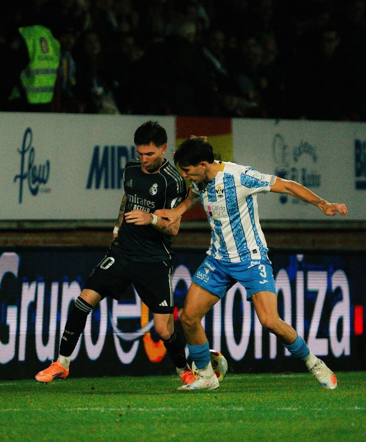 Aleix Roig, junto a Mastantuono en Copa del Rey, cierra el lateral izquierdo de la Ponferradina. TALAVERA