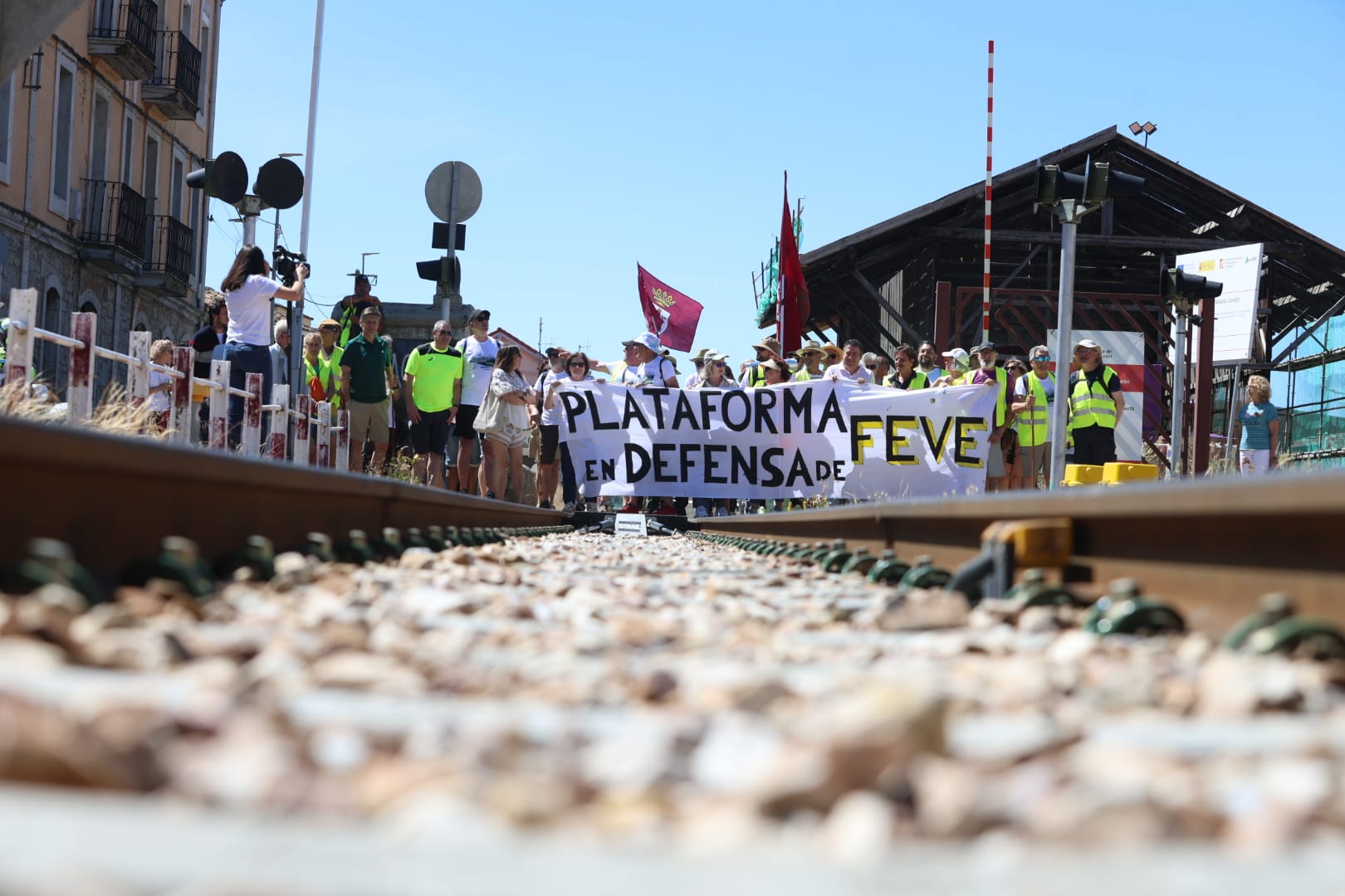 La etapa Puente Almuhey-Cistierna de la Marcha en defensa de Feve, en imágenes 
