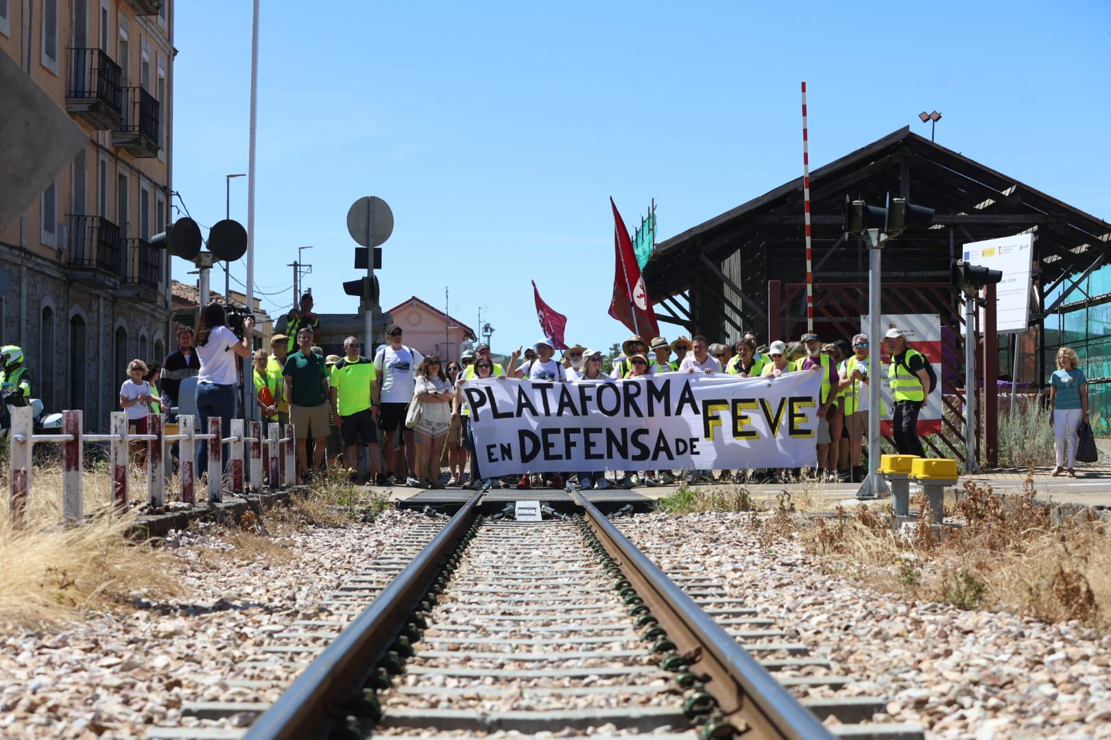 La etapa Puente Almuhey-Cistierna de la Marcha en defensa de Feve, en imágenes 