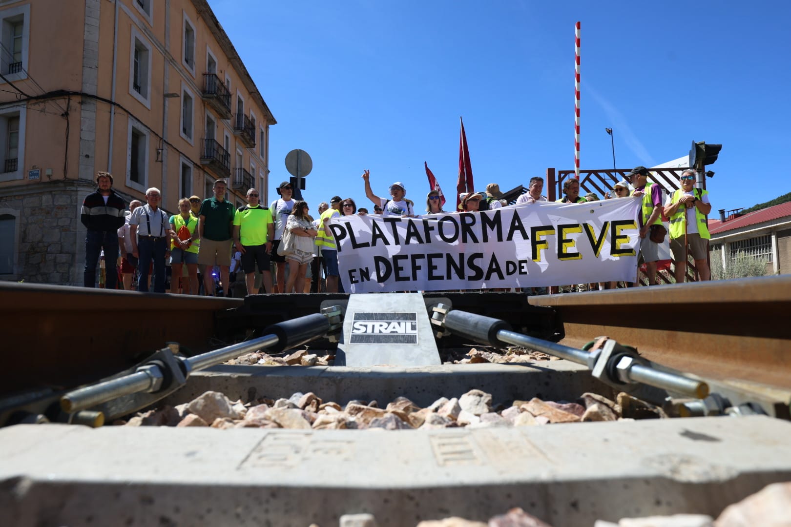 La etapa Puente Almuhey Cistierna de la Marcha en defensa de Feve, en imágenes 