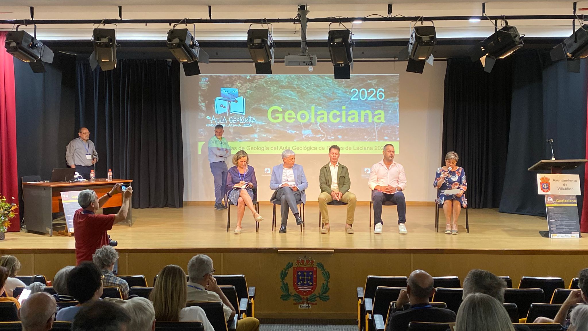 Un momento del acto inaugural de las Jornadas Geolaciana en Villablino.