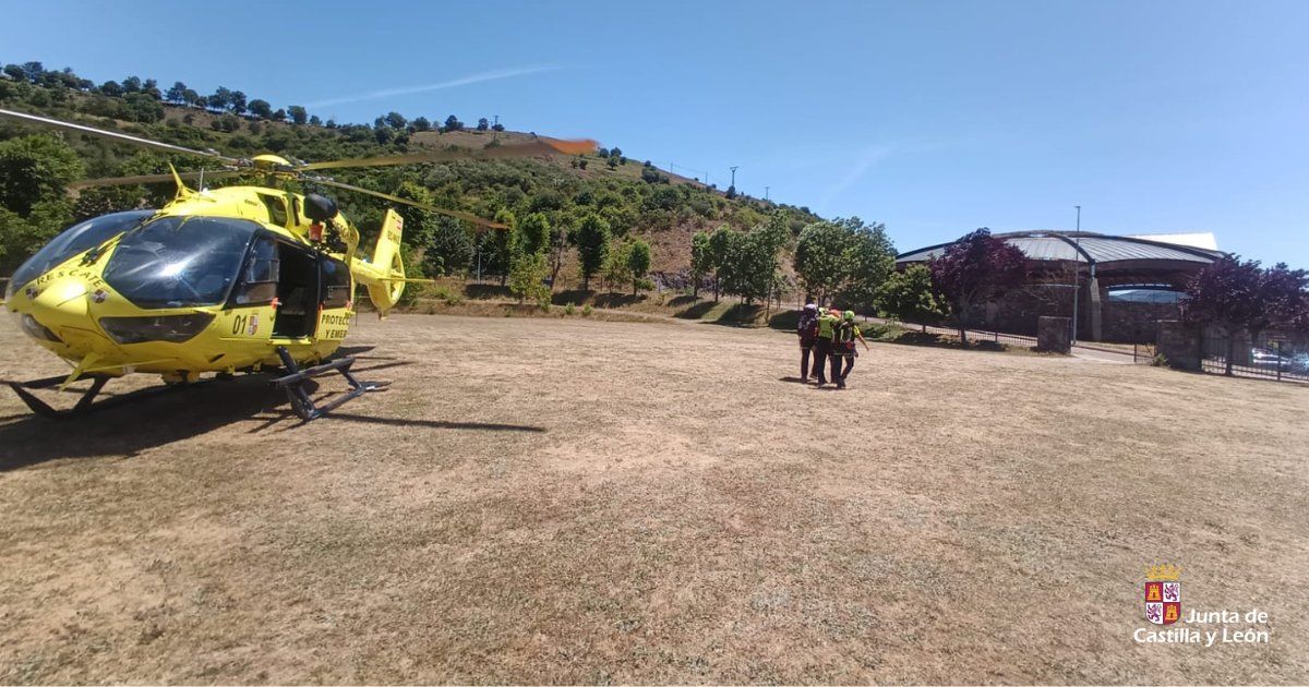 El helicóptero de rescate a su llegada a Riaño. | JCYL