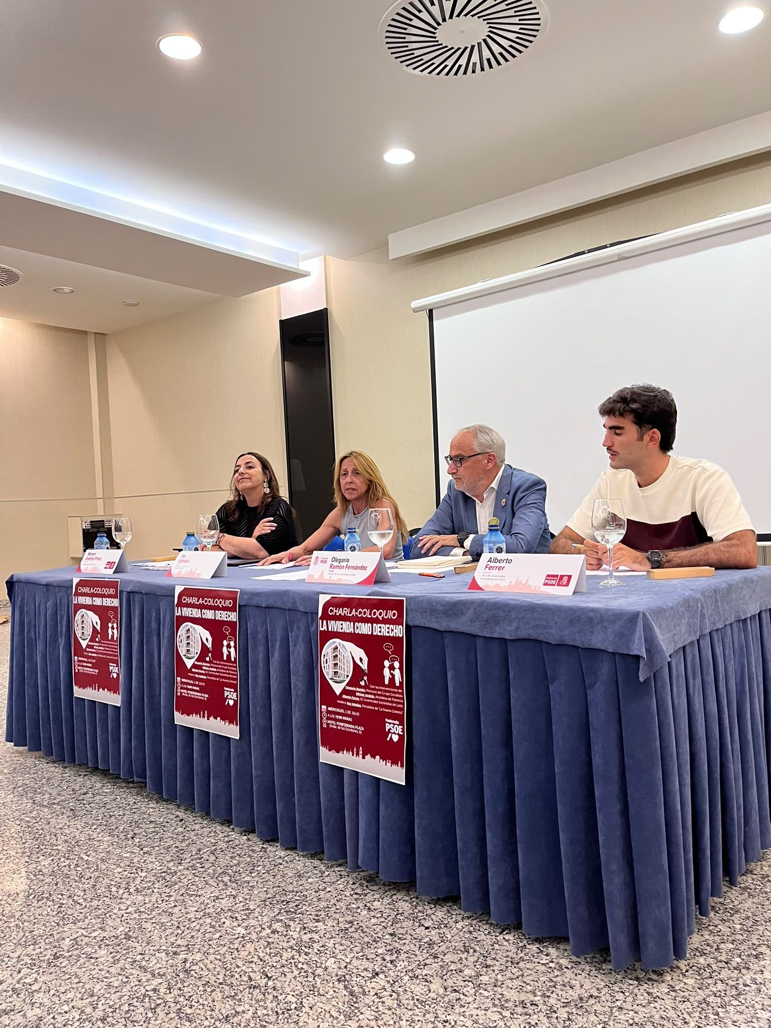 Charla organizada por el PSOE de Ponferrada sobre la vivienda.