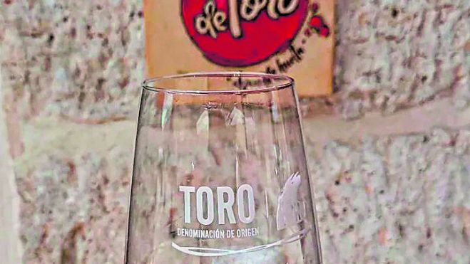 El vino se convierte en hilo conductor de la experiencia en Toro. RUTA DEL VINO DE TORO El vino se convierte en hilo conductor de la experiencia en Toro. RUTA DEL VINO DE TORO
