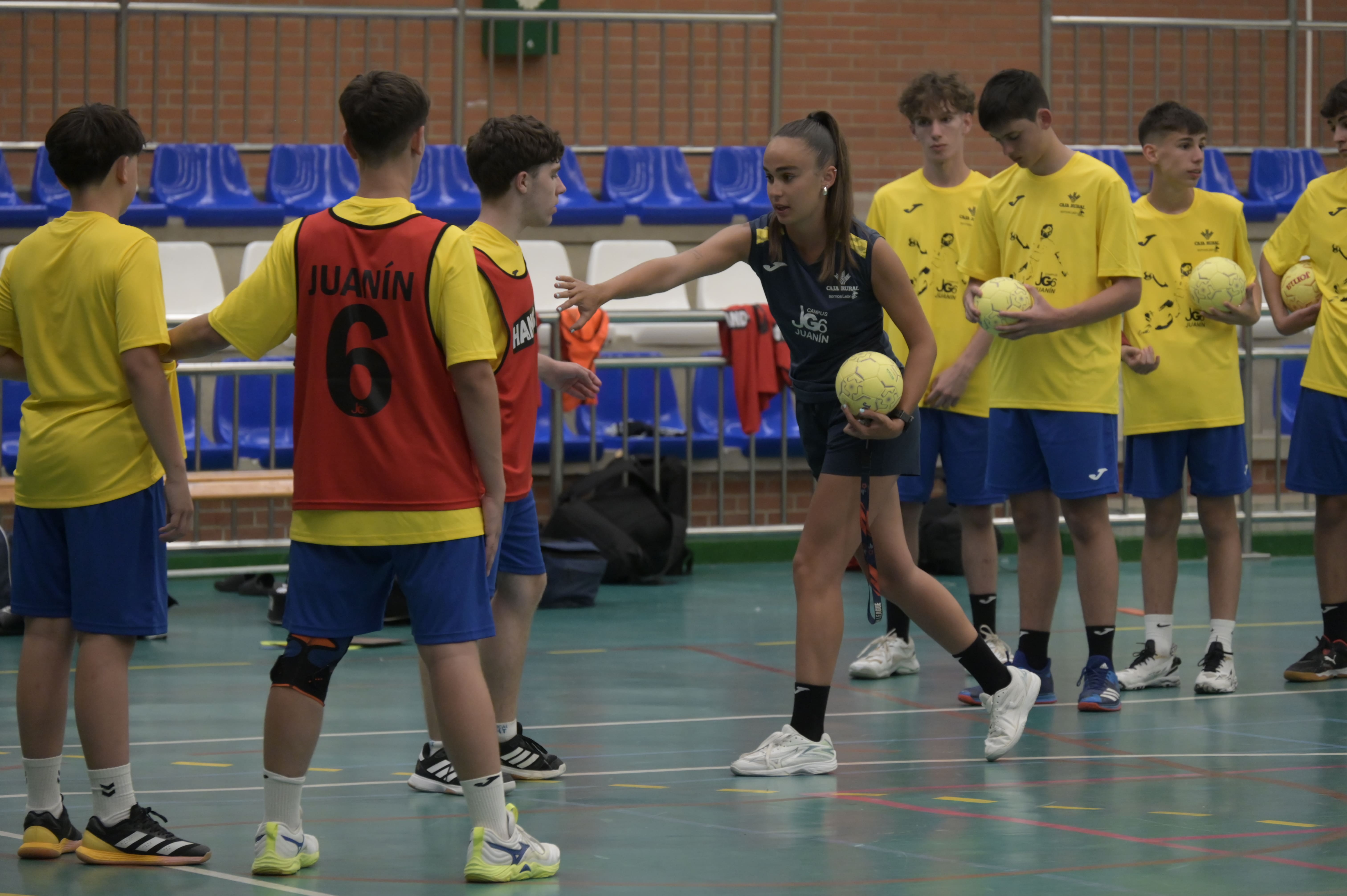 El VIII Campus Juanin García cerró otra gran edición de balonmano en Santa Lucía de Gordón. REPORTAJE GRÁFICO L.N.C (11)