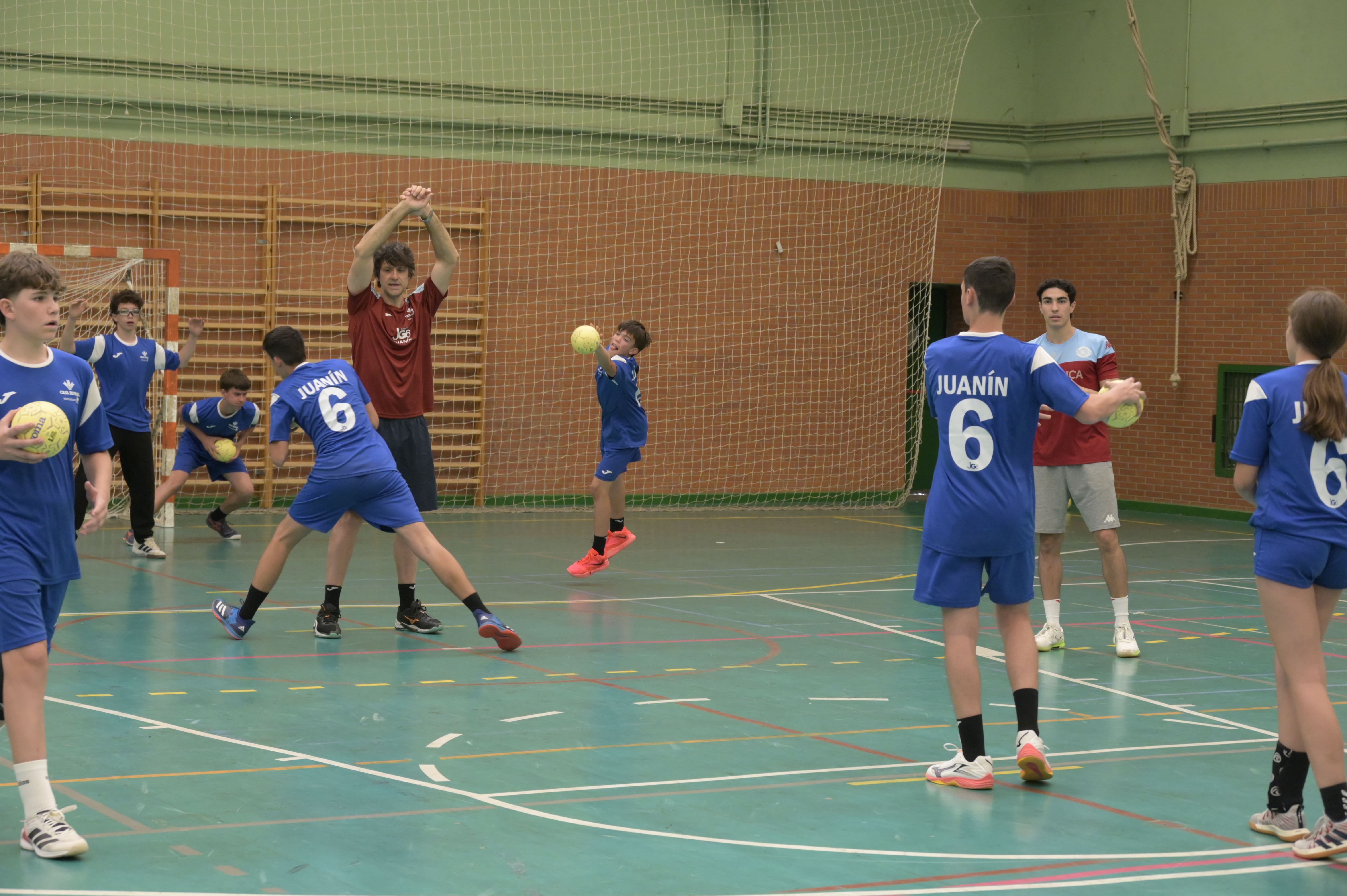 El VIII Campus Juanin García cerró otra gran edición de balonmano en Santa Lucía de Gordón. REPORTAJE GRÁFICO L.N.C (13)