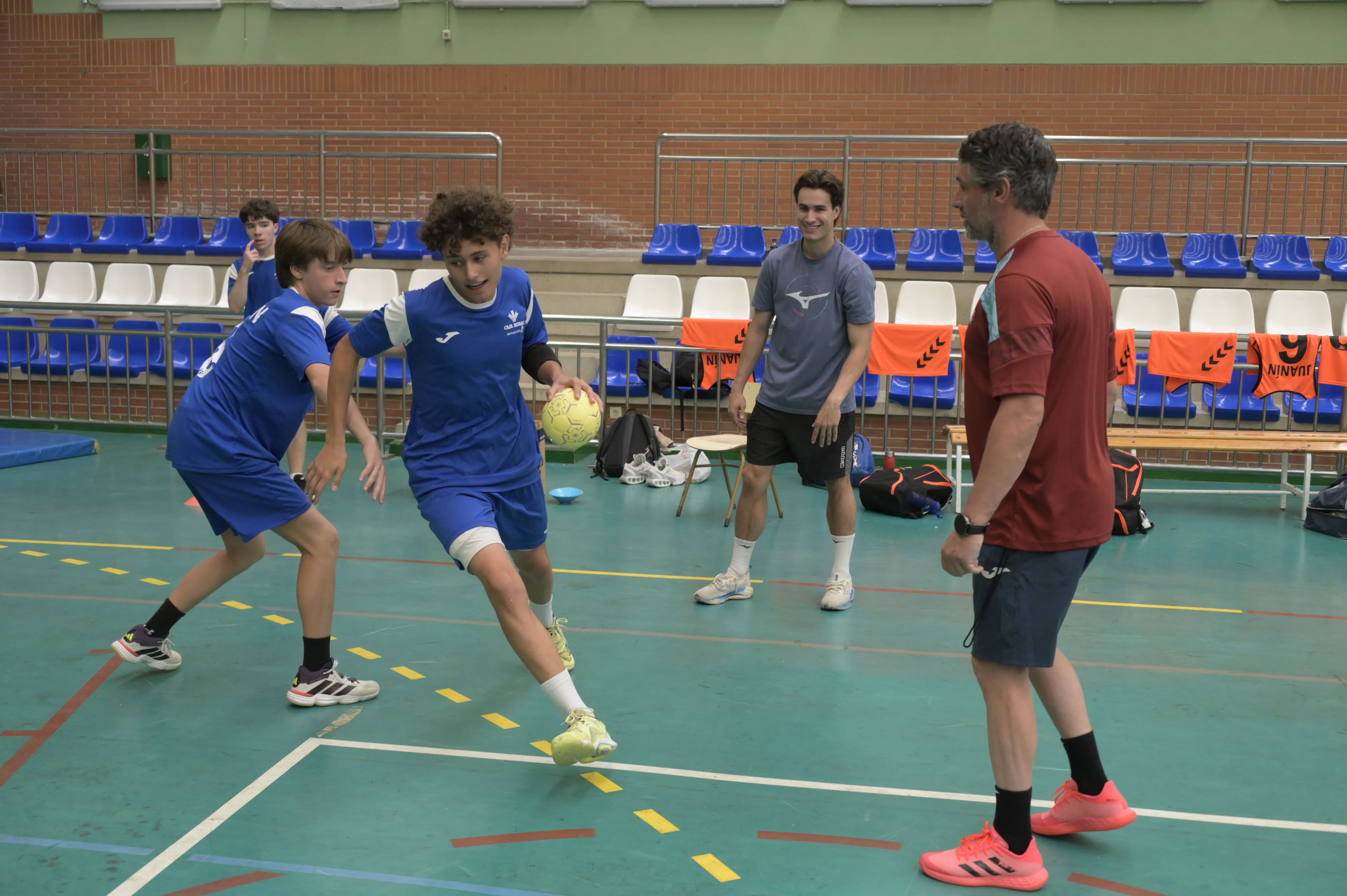 El VIII Campus Juanin García cerró otra gran edición de balonmano en Santa Lucía de Gordón. REPORTAJE GRÁFICO L.N.C (14)