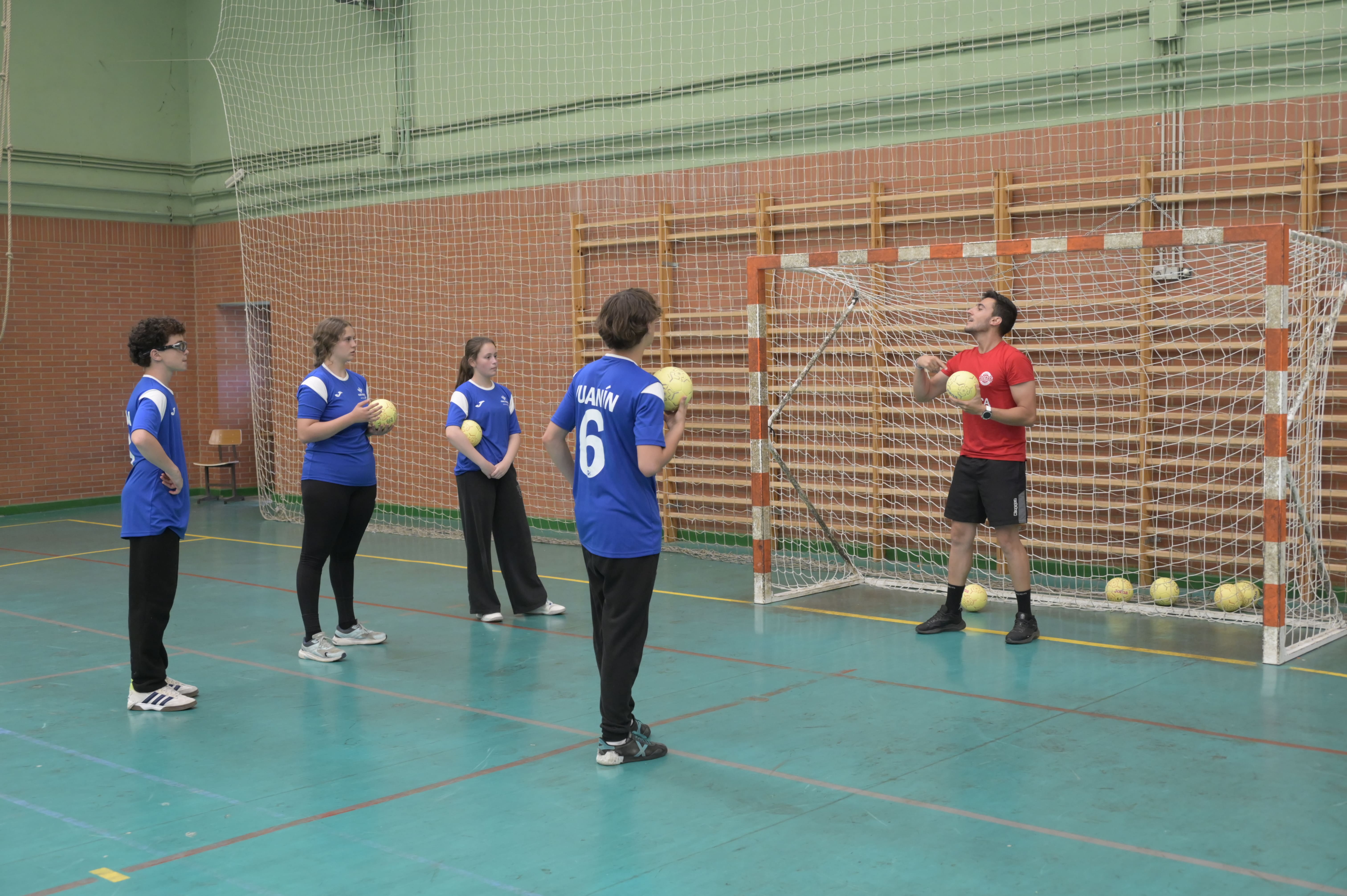 El VIII Campus Juanin García cerró otra gran edición de balonmano en Santa Lucía de Gordón. REPORTAJE GRÁFICO L.N.C (16)