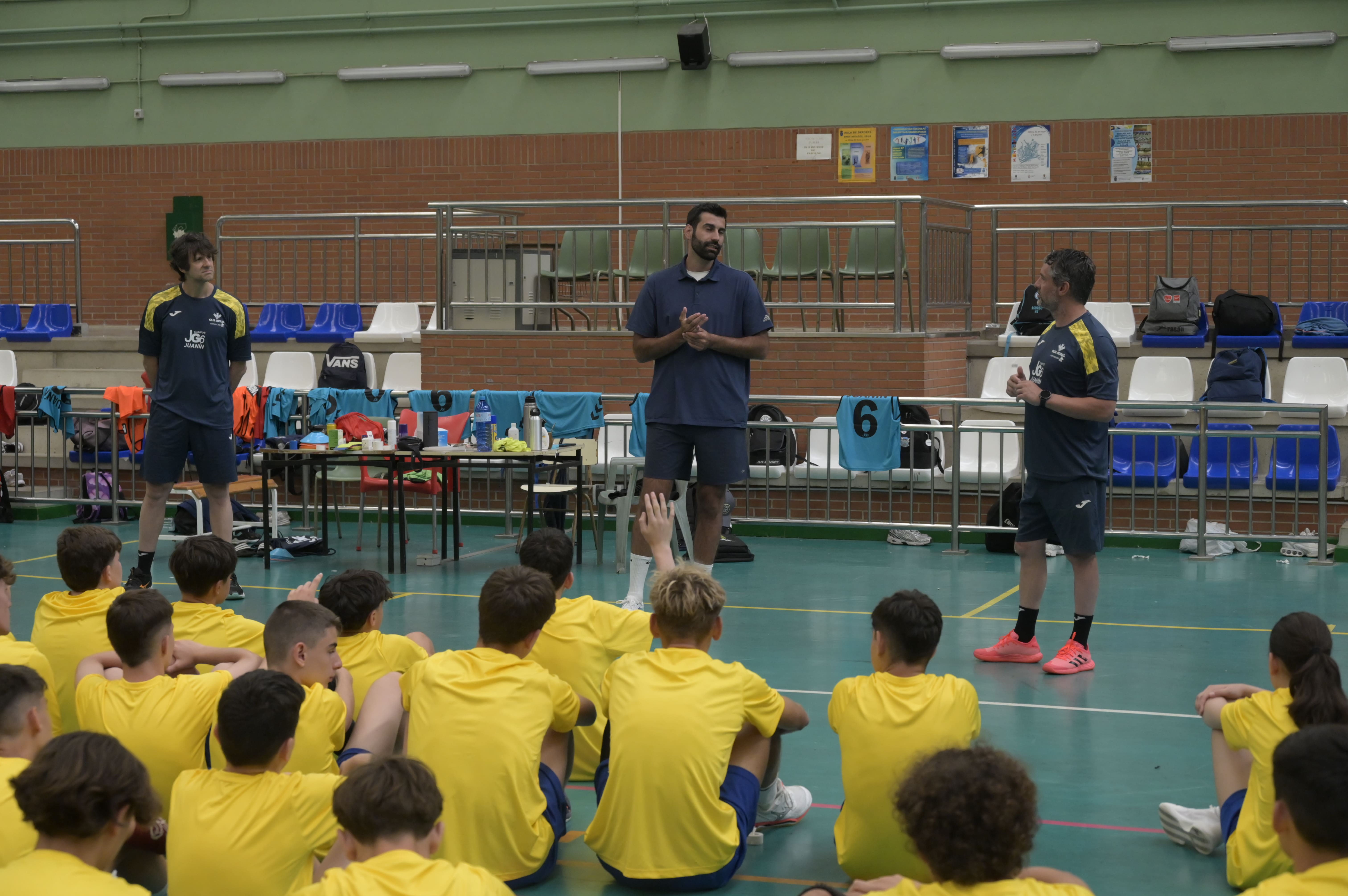 El VIII Campus Juanin García cerró otra gran edición de balonmano en Santa Lucía de Gordón. REPORTAJE GRÁFICO L.N.C (20)