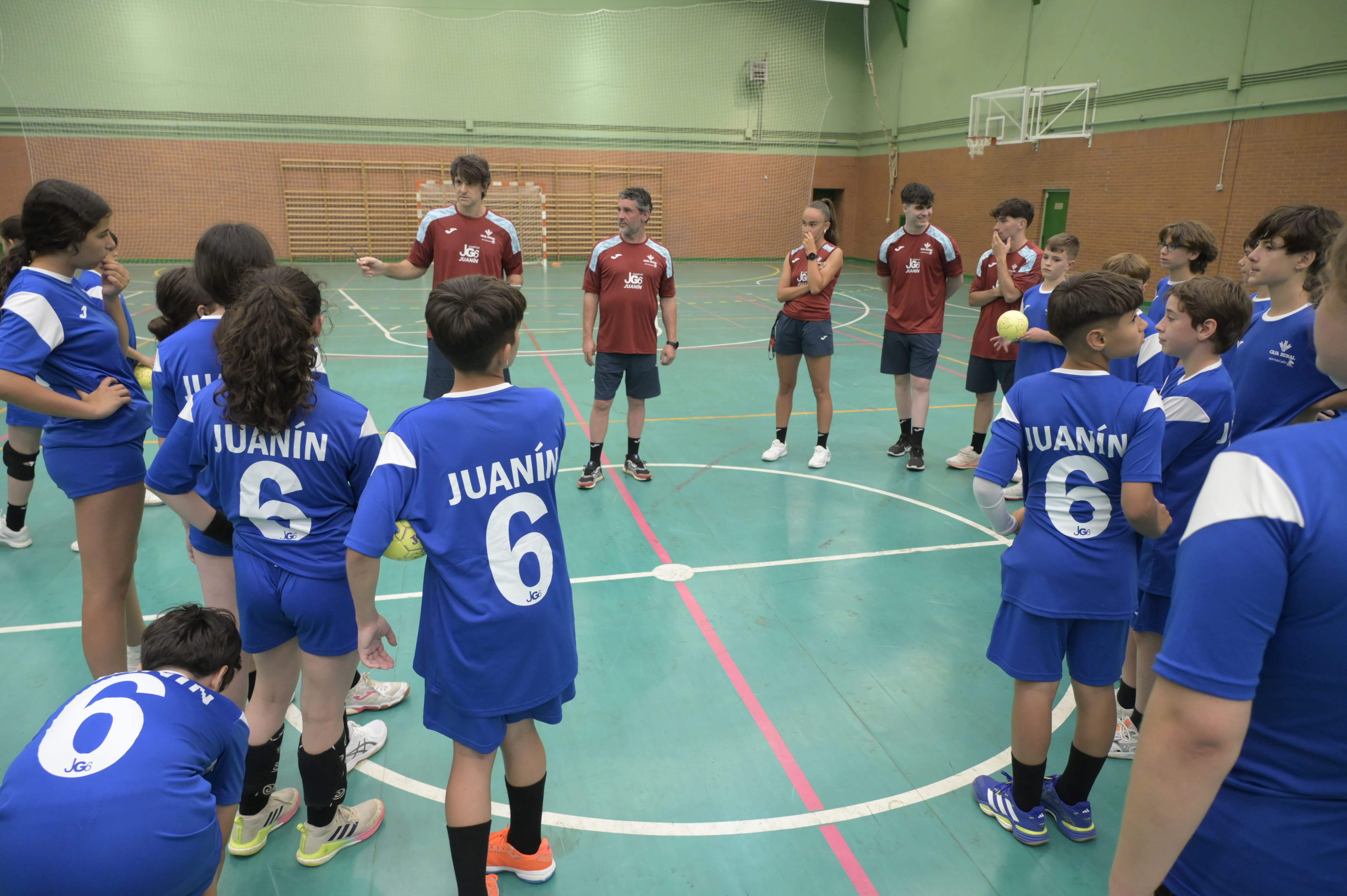 El VIII Campus Juanin García cerró otra gran edición de balonmano en Santa Lucía de Gordón. REPORTAJE GRÁFICO L.N.C (5)