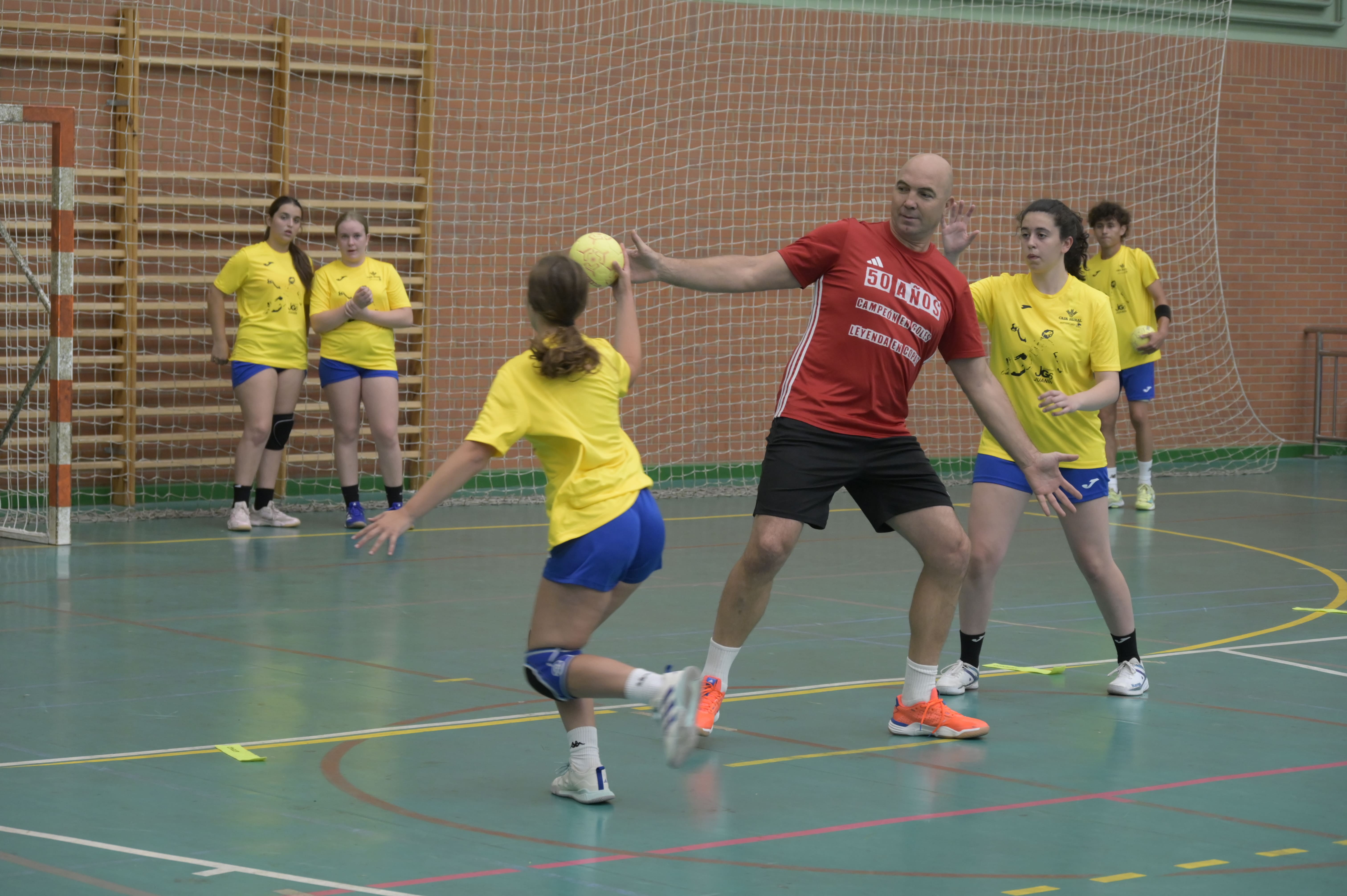 El VIII Campus Juanin García cerró otra gran edición de balonmano en Santa Lucía de Gordón. REPORTAJE GRÁFICO L.N.C (7)