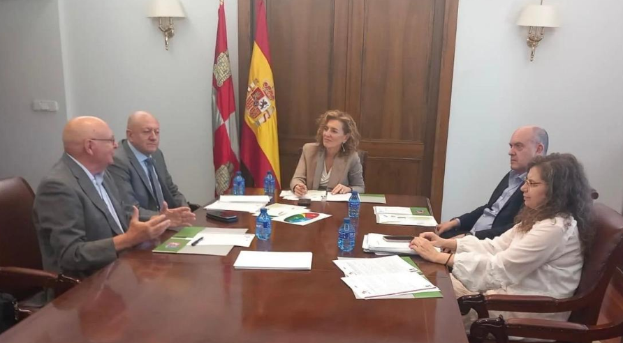Primer encuentro de FSIE con la nueva consejera de Educación de la Junta, María Pardo.
