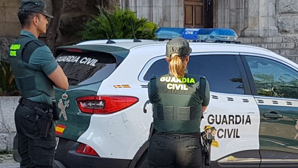 Imagen de archivo de una patrulla de la Guardia Civil. Imagen de archivo de una patrulla de la Guardia Civil.