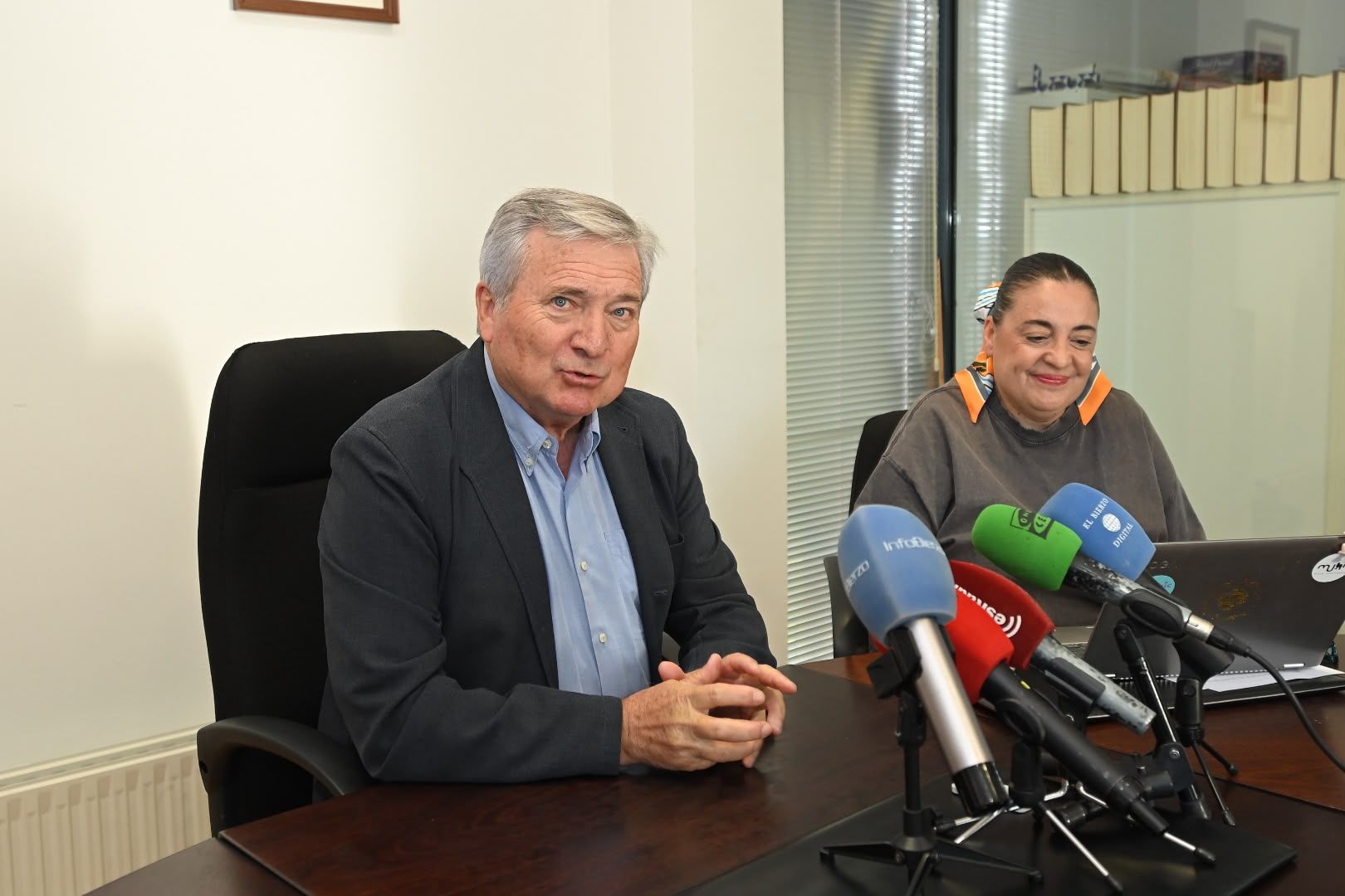 Raúl Valcarce y Silvia Blanco durante el balance de la exposición. | L.N.C. Raúl Valcarce y Silvia Blanco durante el balance de la exposición. | L.N.C.