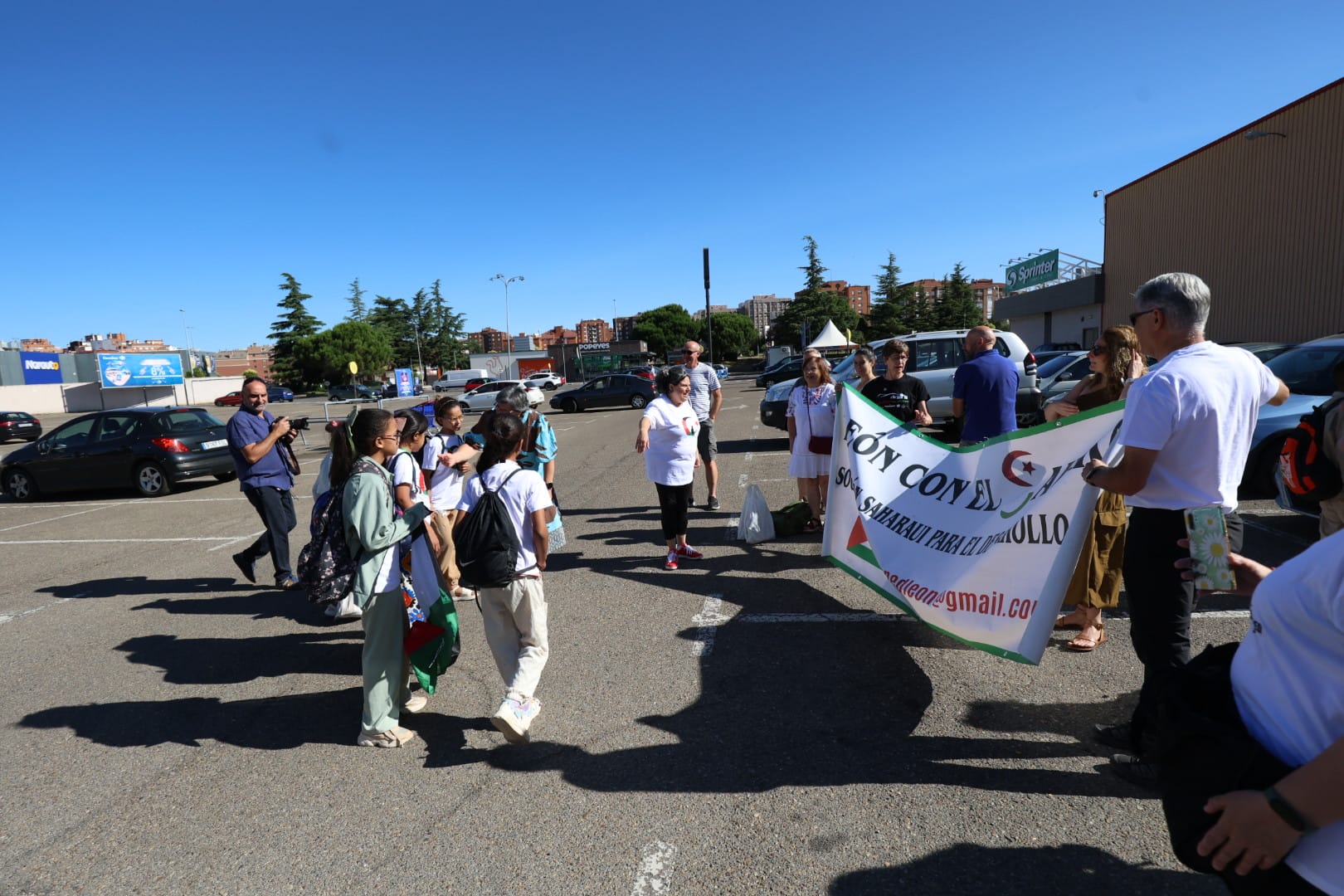 Llegada de los niños saharauis a León. | FERNANDO OTERO Llegada de los niños saharauis a León. | FERNANDO OTERO