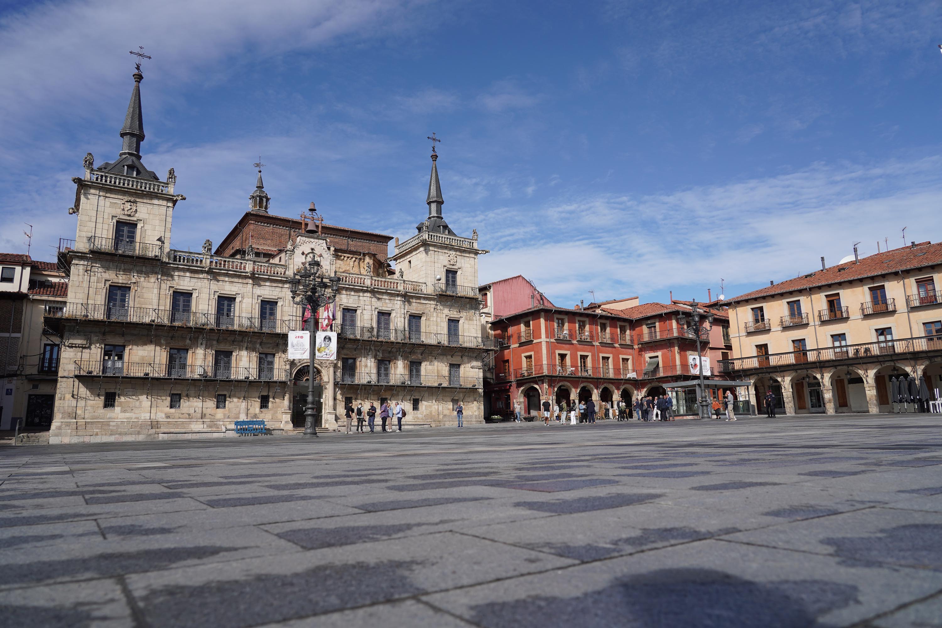 El presupuesto prevé retomar la obra en las fachadas de la Plaza Mayor. CARLOS S. CAMPILLO (ICAL) El presupuesto prevé retomar la obra en las fachadas de la Plaza Mayor. CARLOS S. CAMPILLO (ICAL)