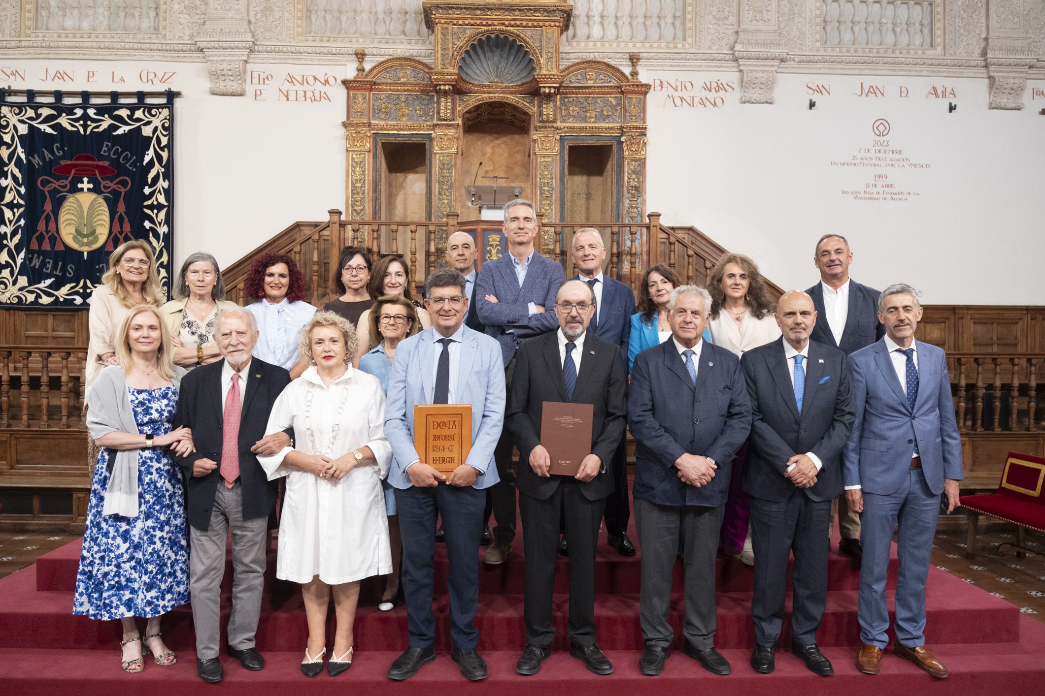 Entrega del facsímil de los Fueros de Alfonso V a la Universidad de Alcalá | L.N.C.