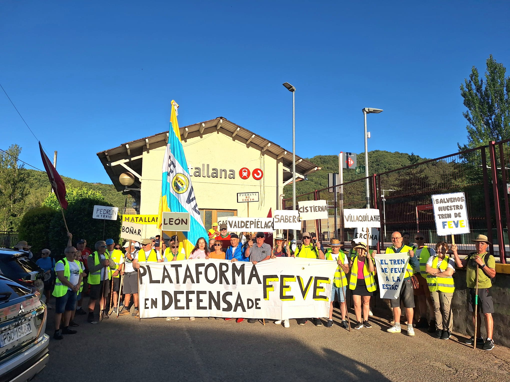 La marcha por el futuro de Feve encara este sábado su quinta etapa, con salida desde Matallana de Torío. | L.N.C.