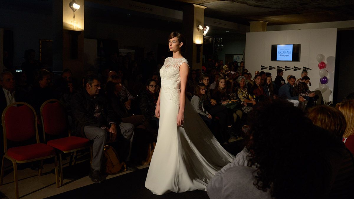 Los vestidos de novia protagonizaron los desfiles de este sábado. | MAURICIO PEÑA