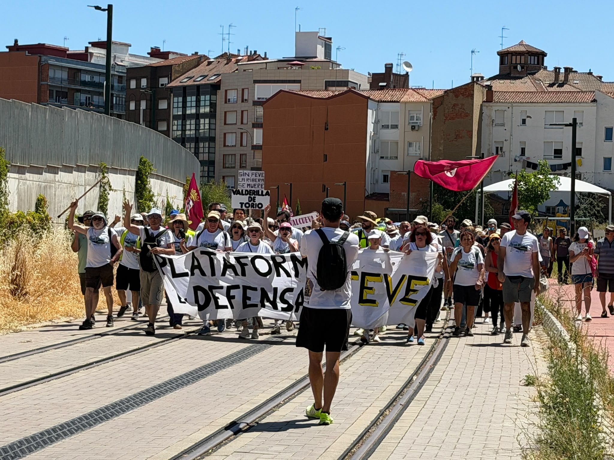 Imagen de una de las manifestaciones de la Plataforma en Defensa de Feve. | SAÚL ARÉN Imagen de una de las manifestaciones de la Plataforma en Defensa de Feve. | SAÚL ARÉN