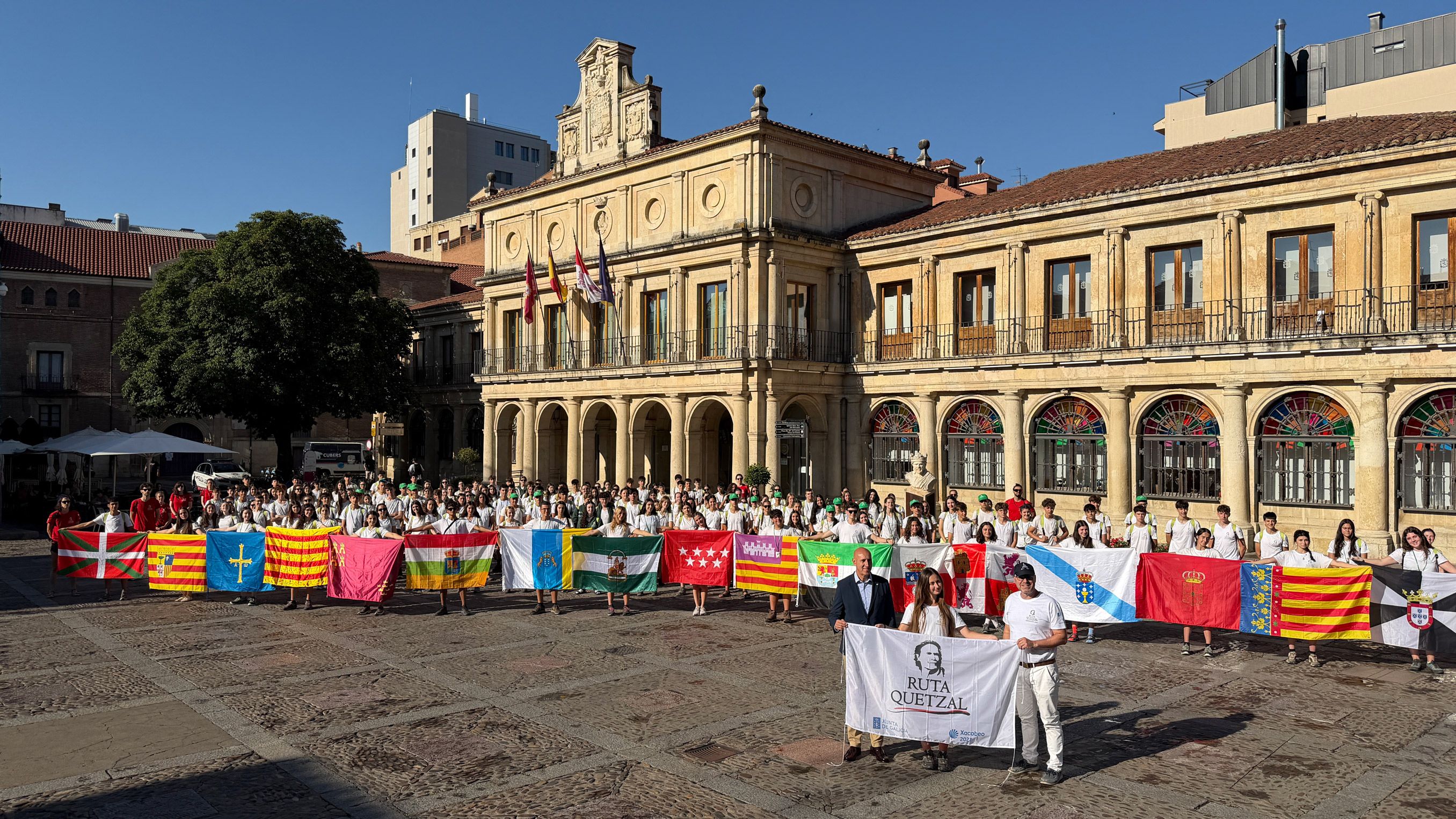 Recepción en León a los participantes de la Ruta Quetzal. | L.N.C.