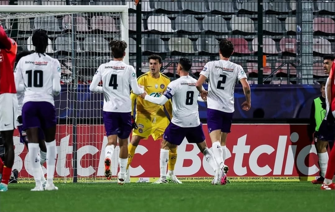 Álex Domínguez tras detener un penalti con el Toulouse francés, llega a la Ponferradina. TOULOUSE Álex Domínguez tras detener un penalti con el Toulouse francés, llega a la Ponferradina. TOULOUSE