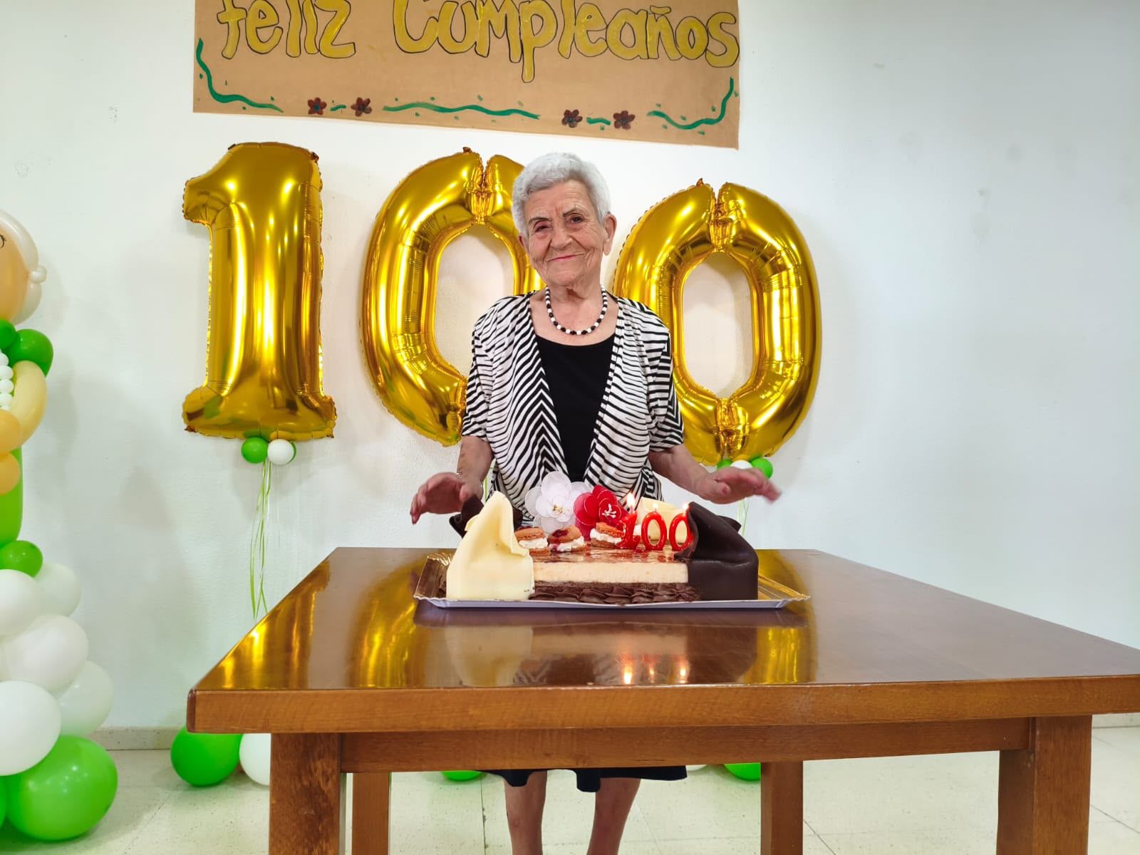 María Pérez Marcos, conocida como ‘Marucha’, celebrando estos días sus 100 años. | L.N.C.