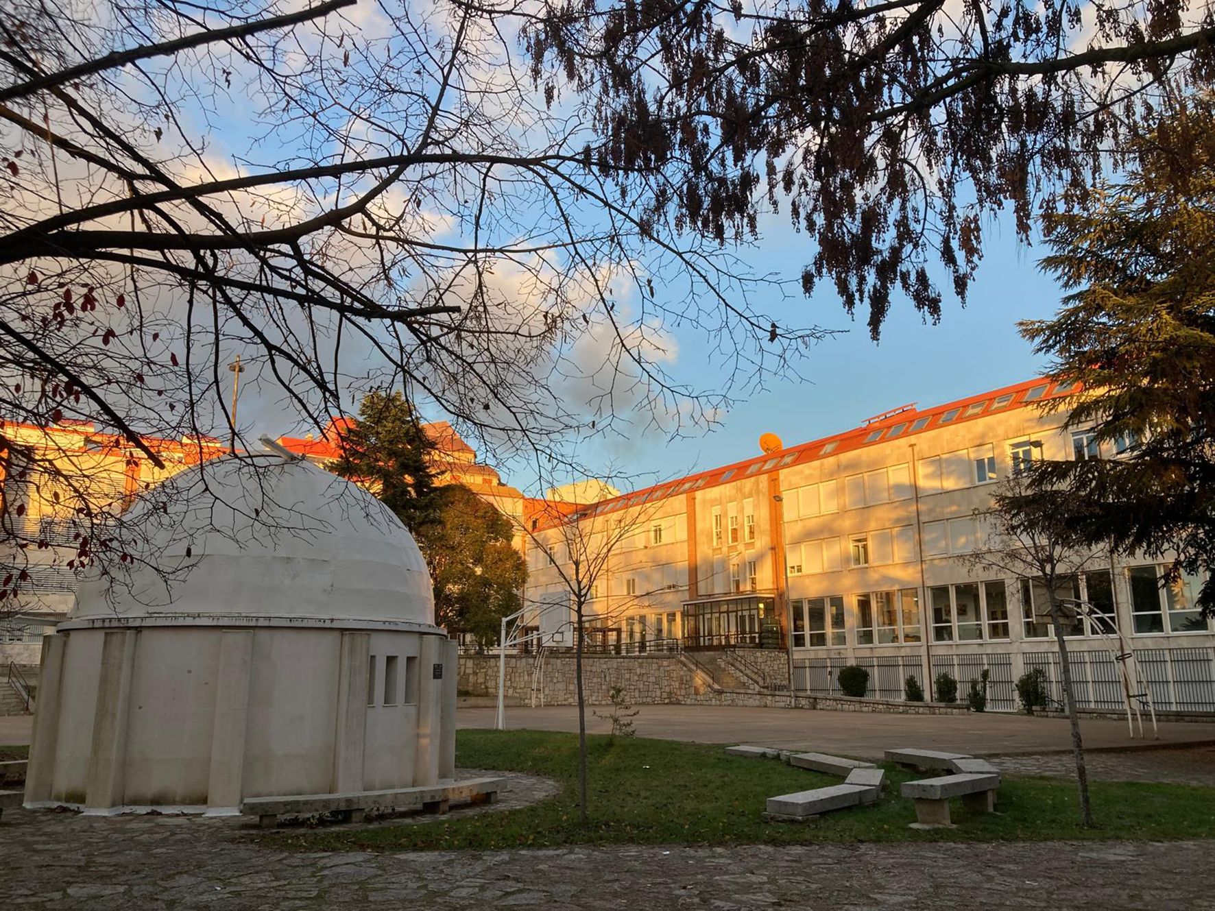 La asociación echa a andar en el observatorio del Padre Isla. | XUASÚS GONZÁLEZ La asociación echa a andar en el observatorio del Padre Isla. | XUASÚS GONZÁLEZ